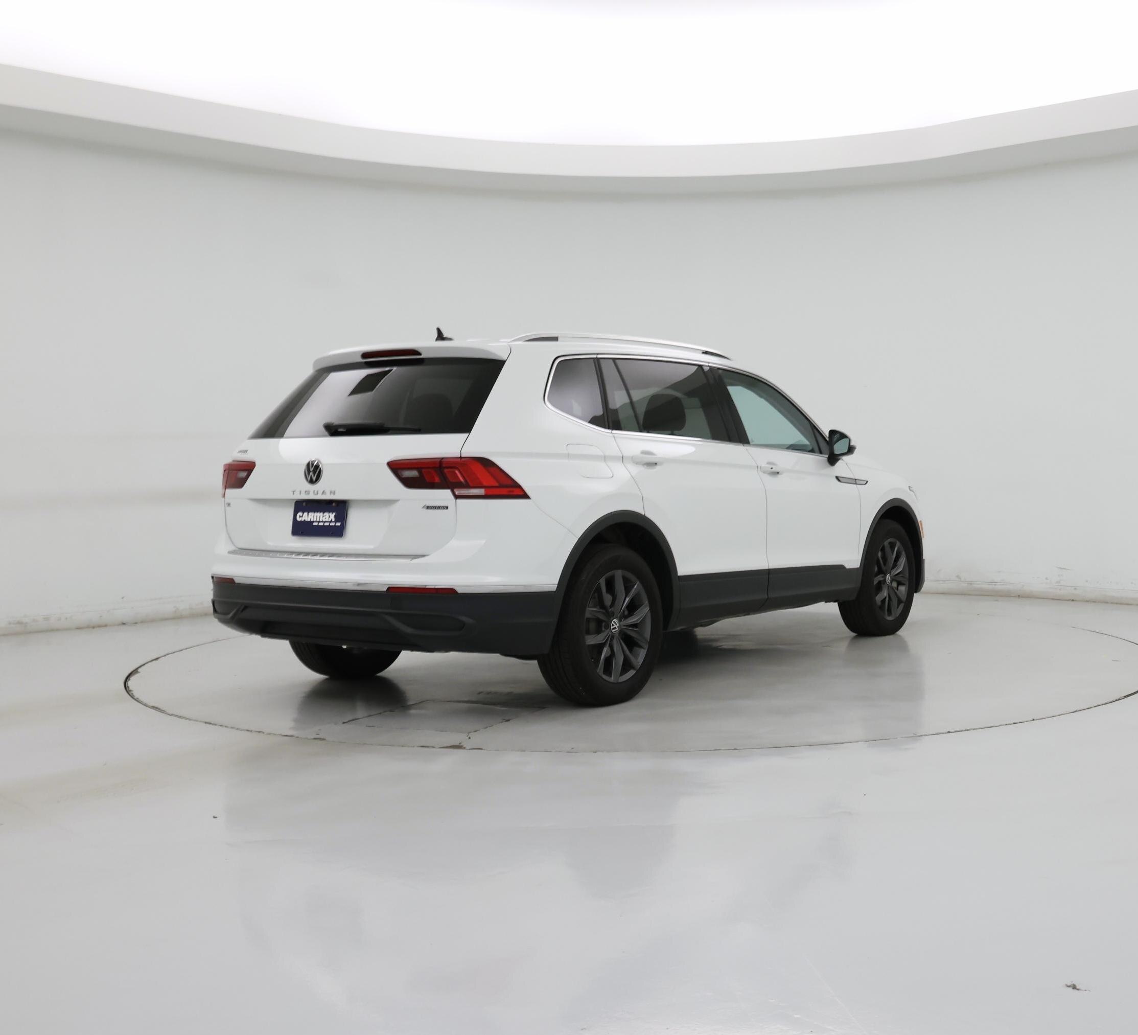 Thumbnail: 2024 Volkswagen Tiguan - 8