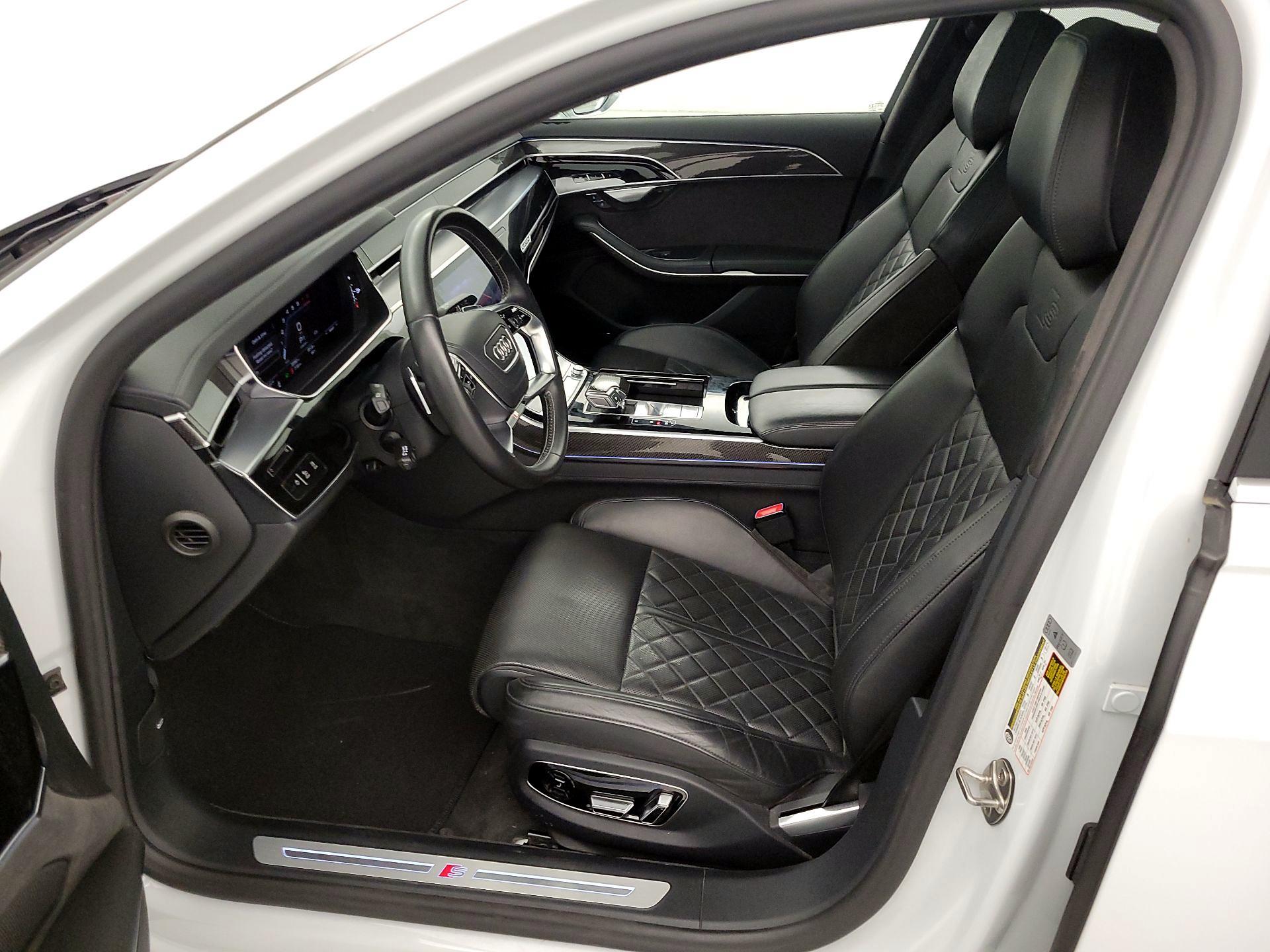 Thumbnail: 2020 Audi S8 - 11