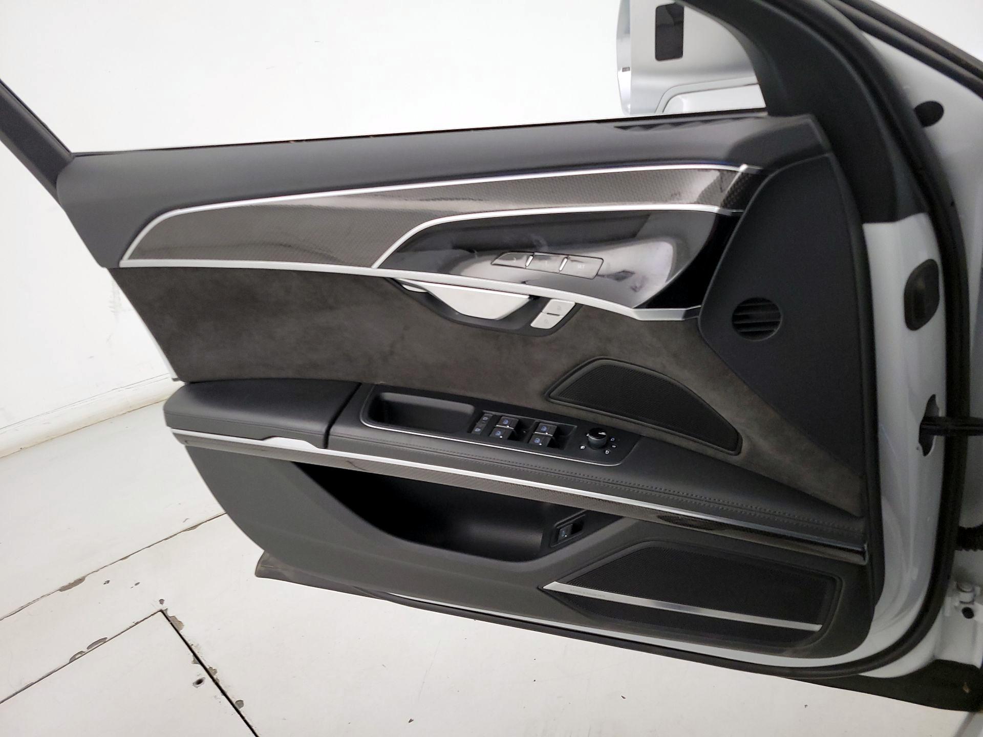 Thumbnail: 2020 Audi S8 - 12