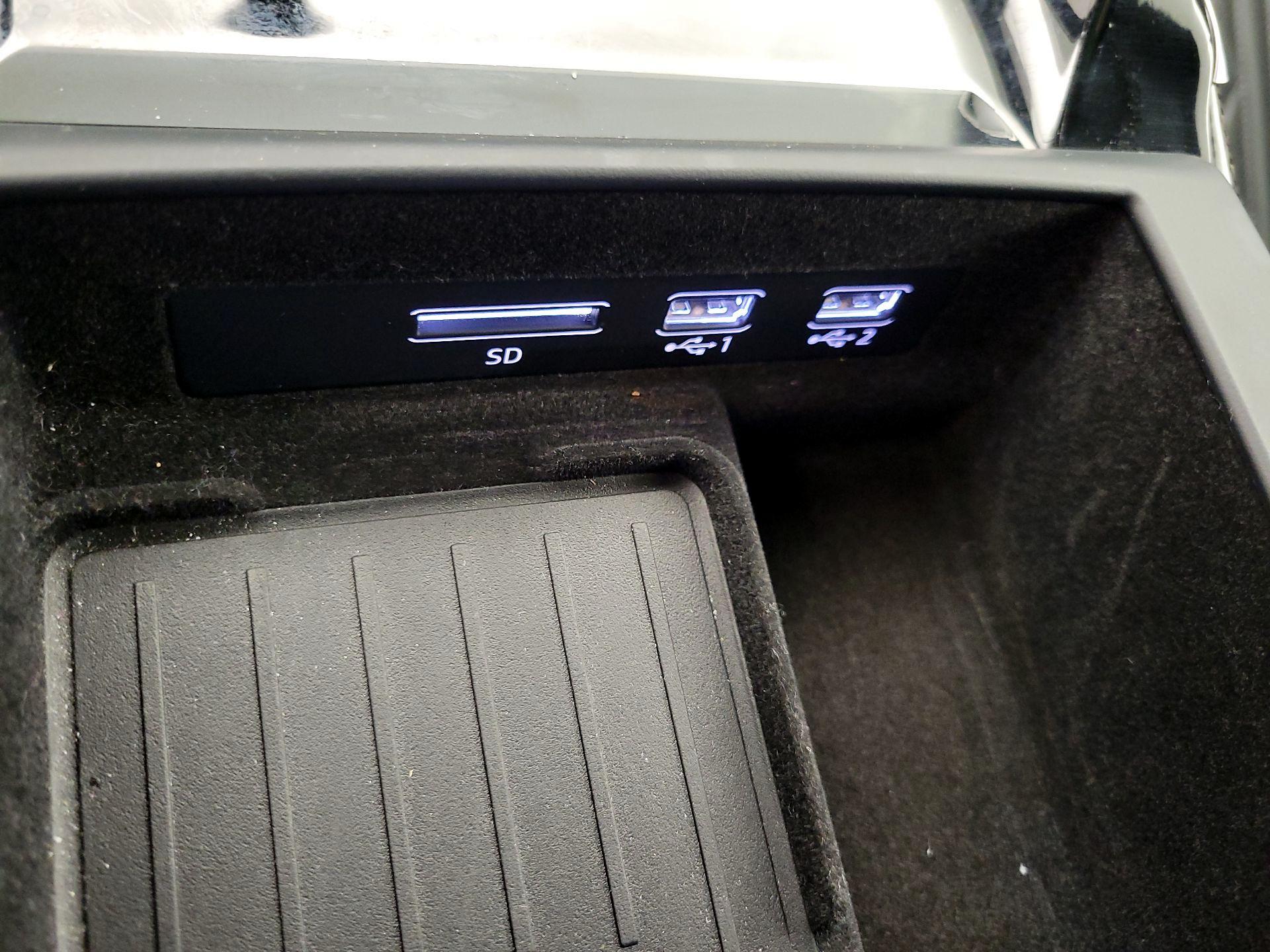 Thumbnail: 2020 Audi S8 - 18