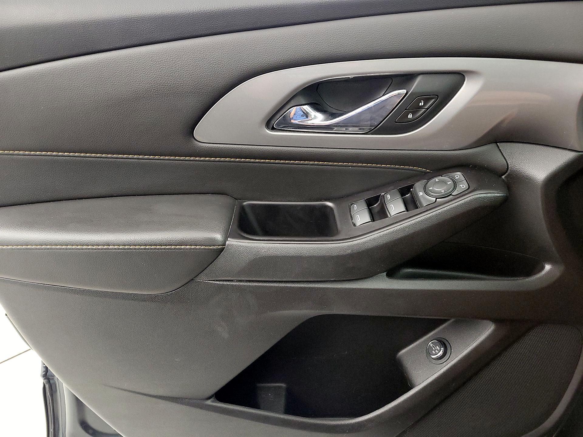 Thumbnail: 2020 Chevrolet Traverse - 12