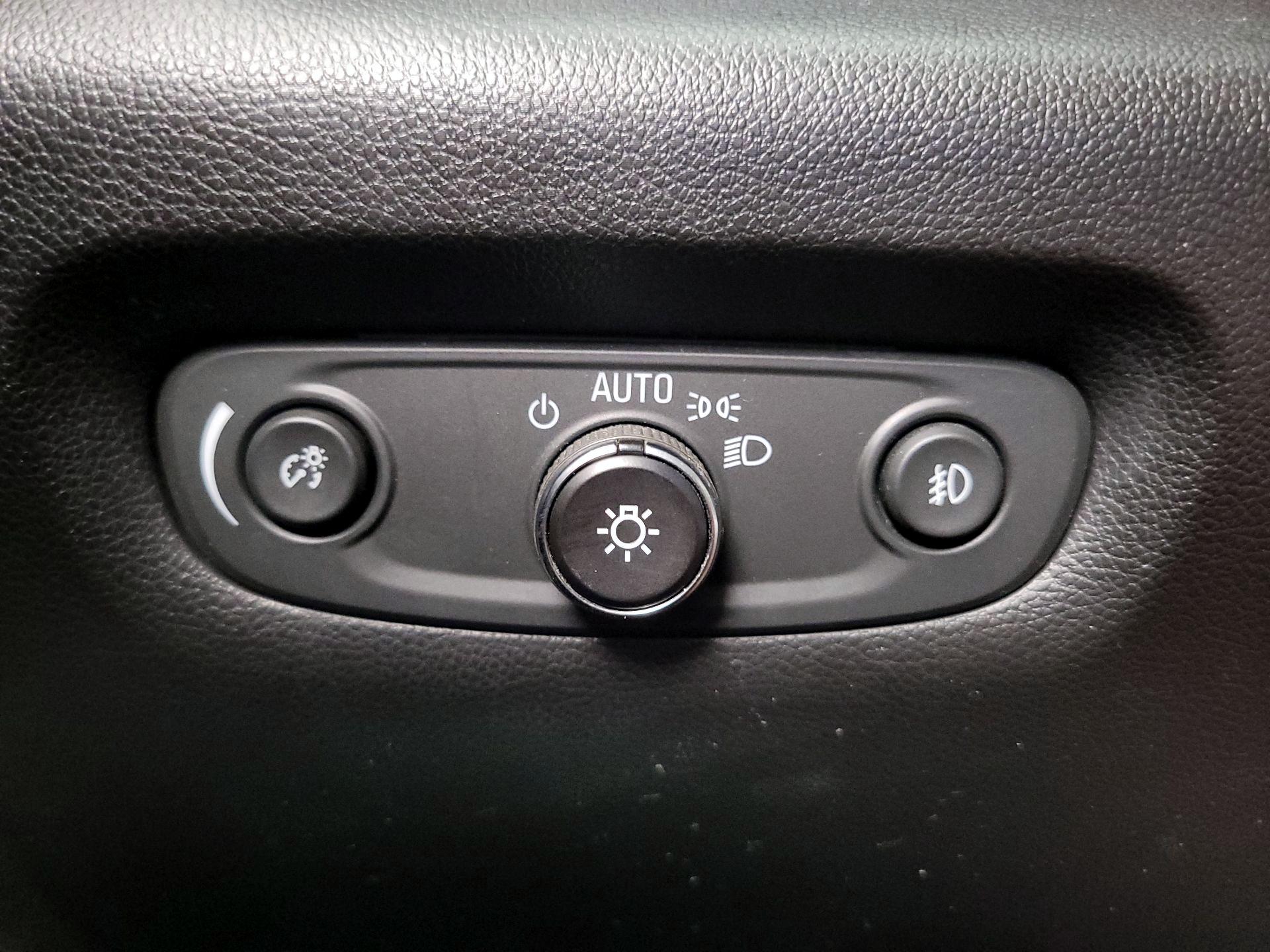 Thumbnail: 2020 Chevrolet Traverse - 13