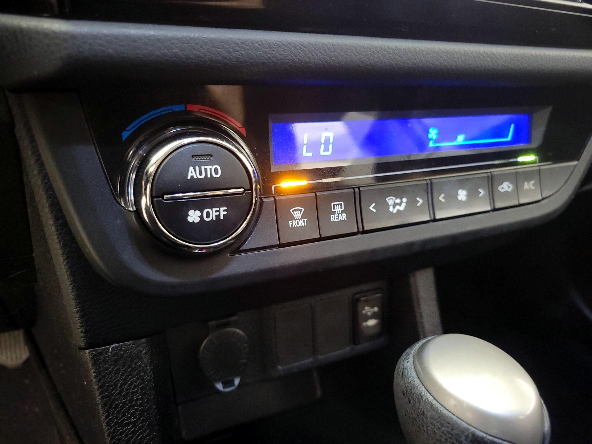 Thumbnail: 2014 Toyota Corolla - 16