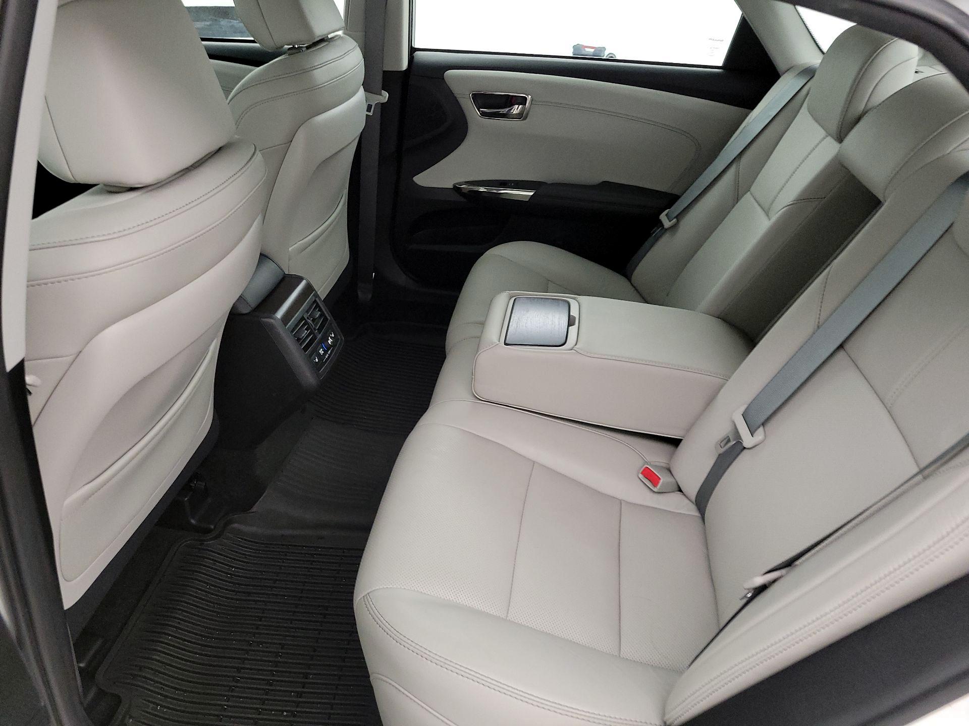 Thumbnail: 2017 Toyota Avalon - 20