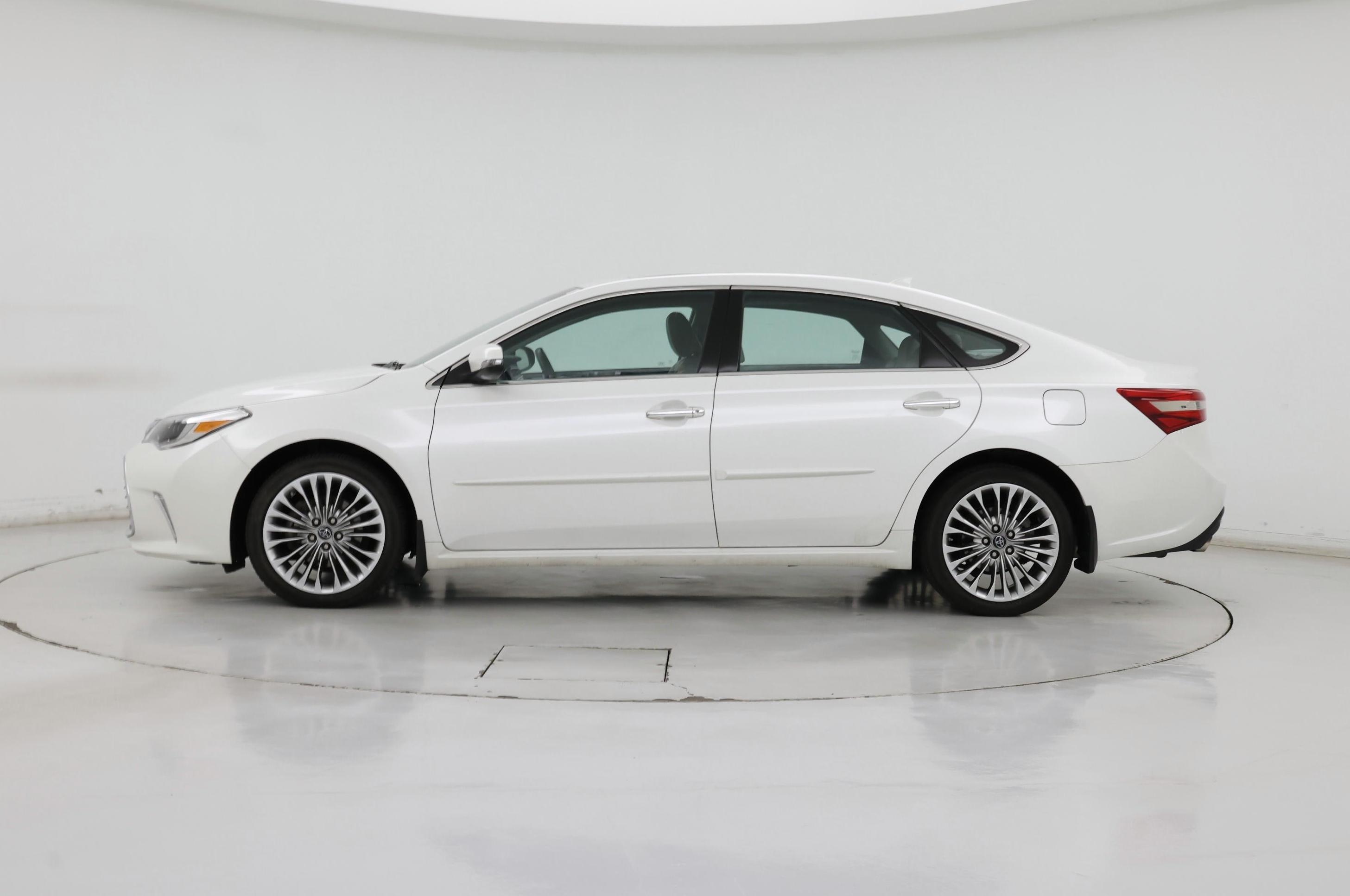Thumbnail: 2017 Toyota Avalon - 3