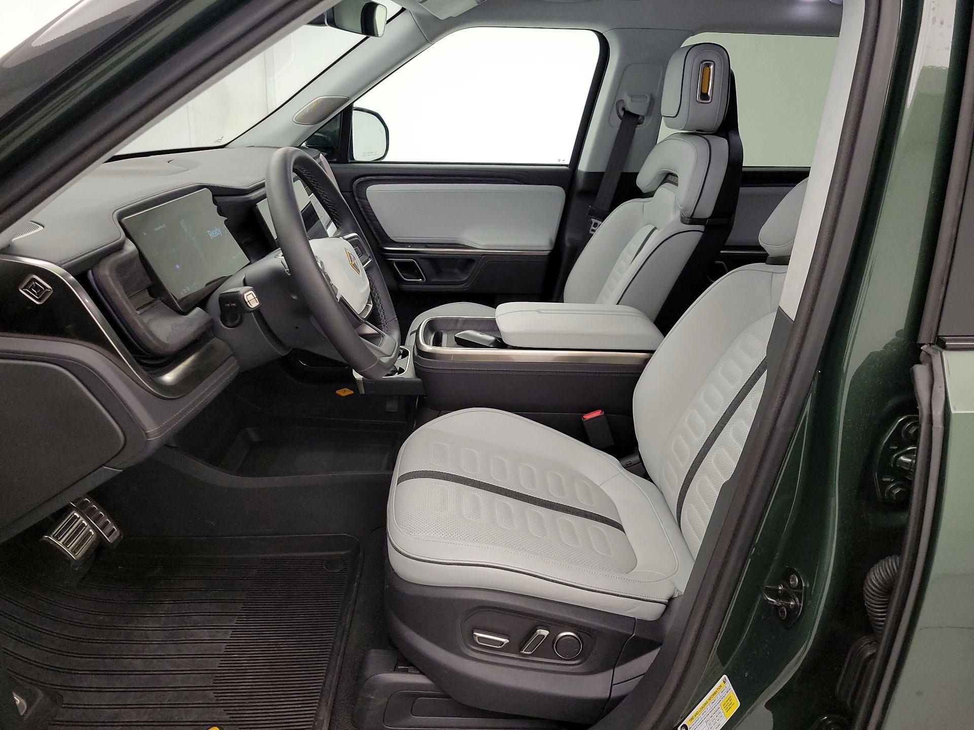 Thumbnail: 2024 Rivian R1S - 11