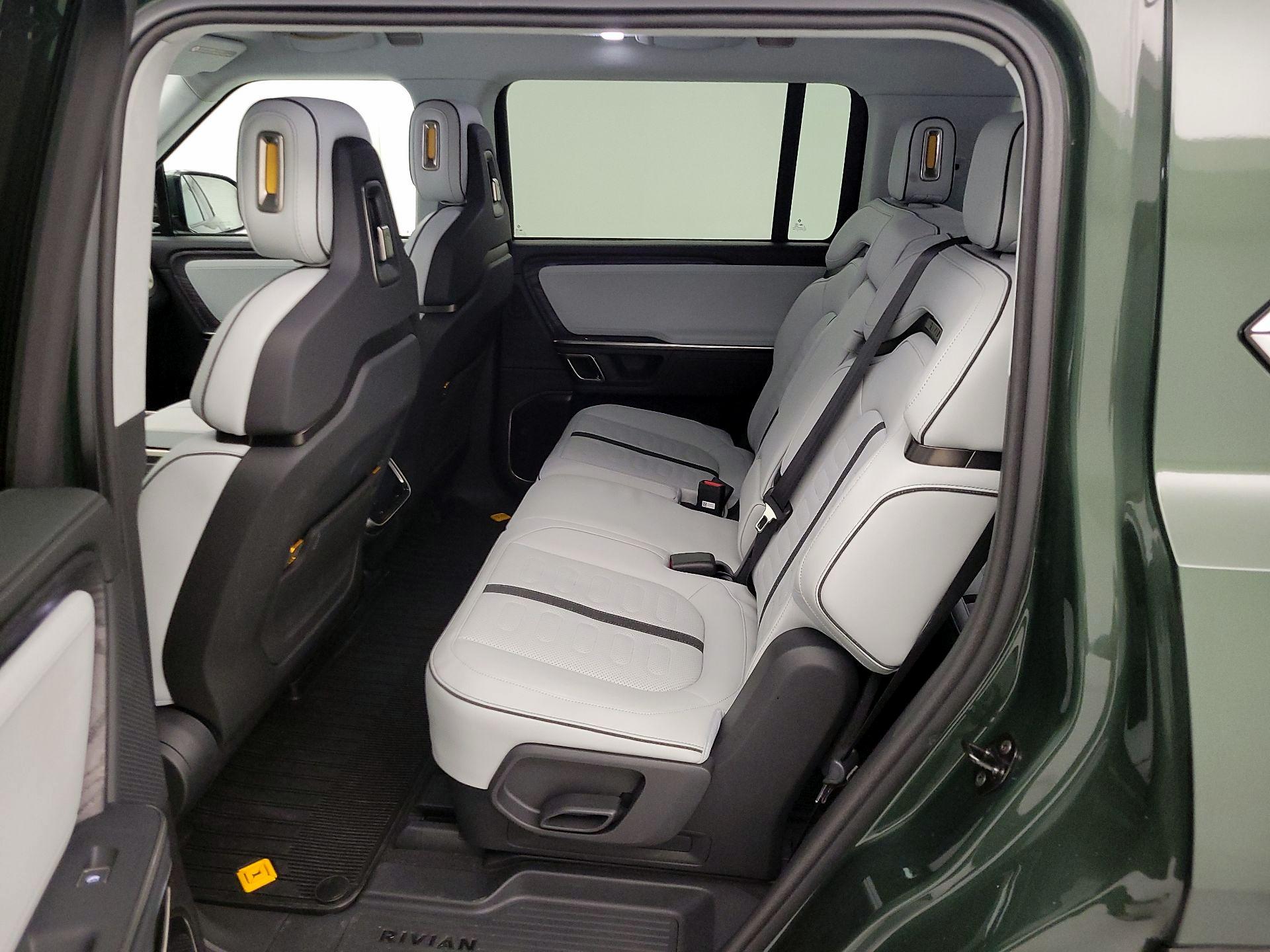 Thumbnail: 2024 Rivian R1S - 20
