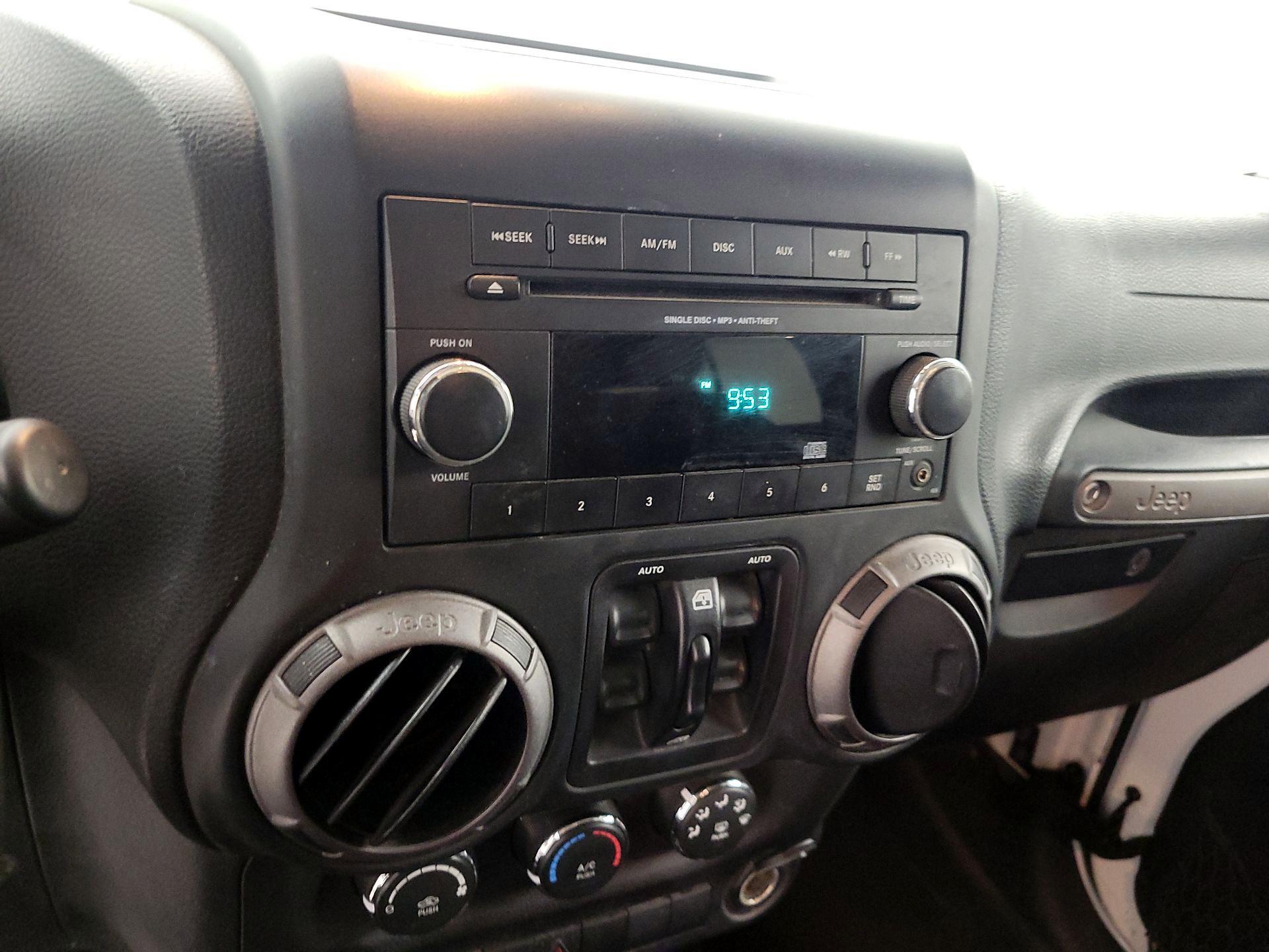 Thumbnail: 2016 Jeep Wrangler - 13