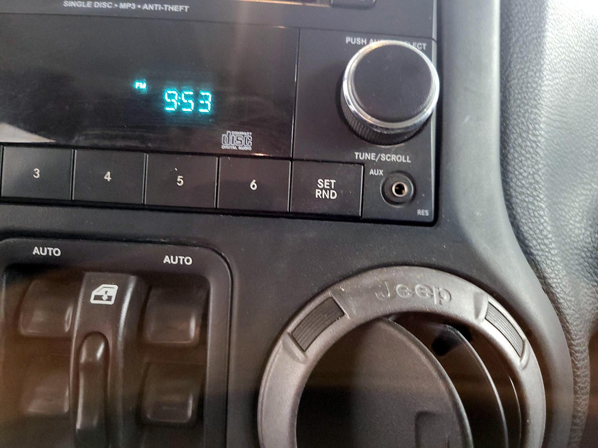 Thumbnail: 2016 Jeep Wrangler - 16