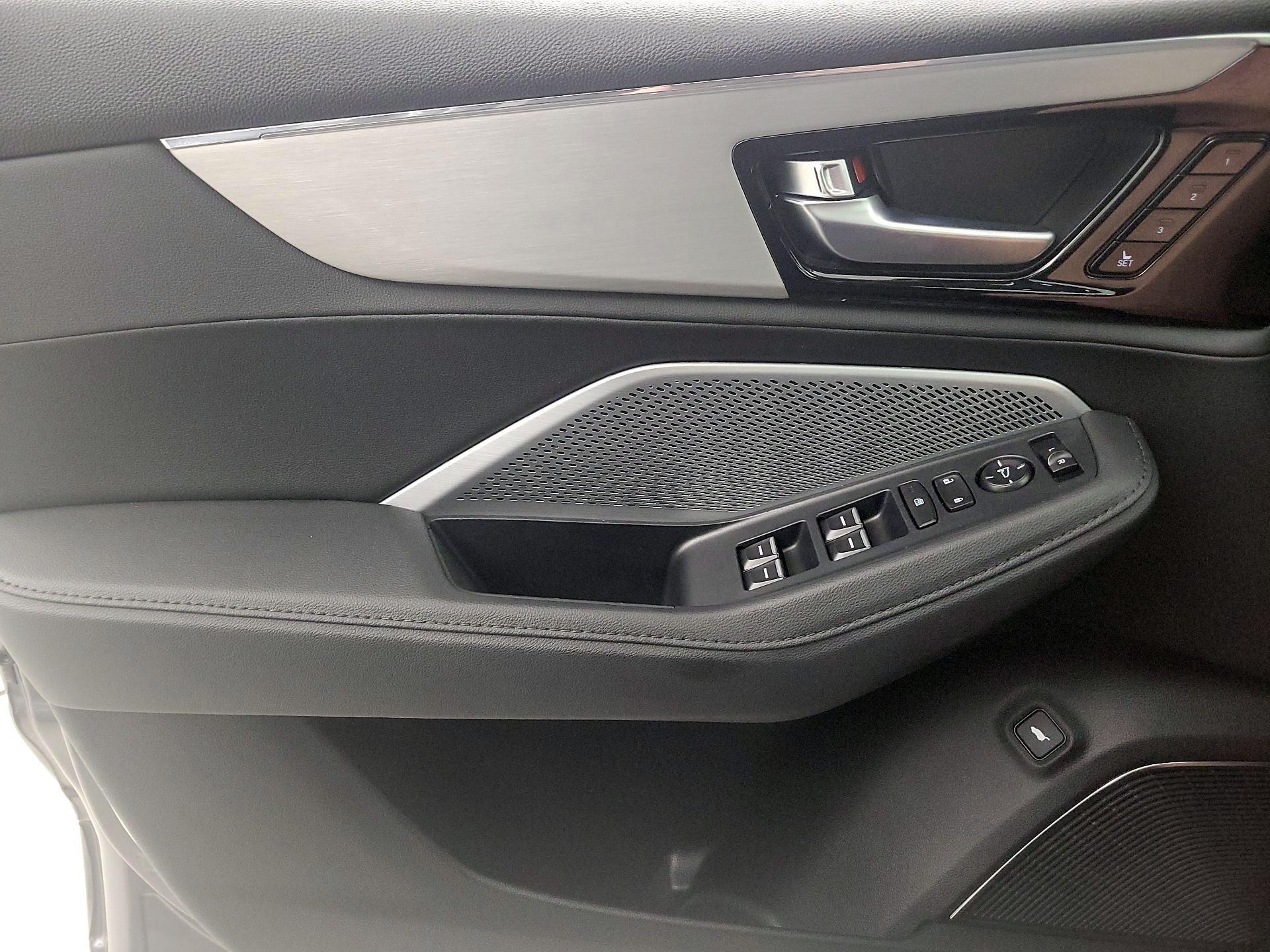Thumbnail: 2025 Acura MDX - 12