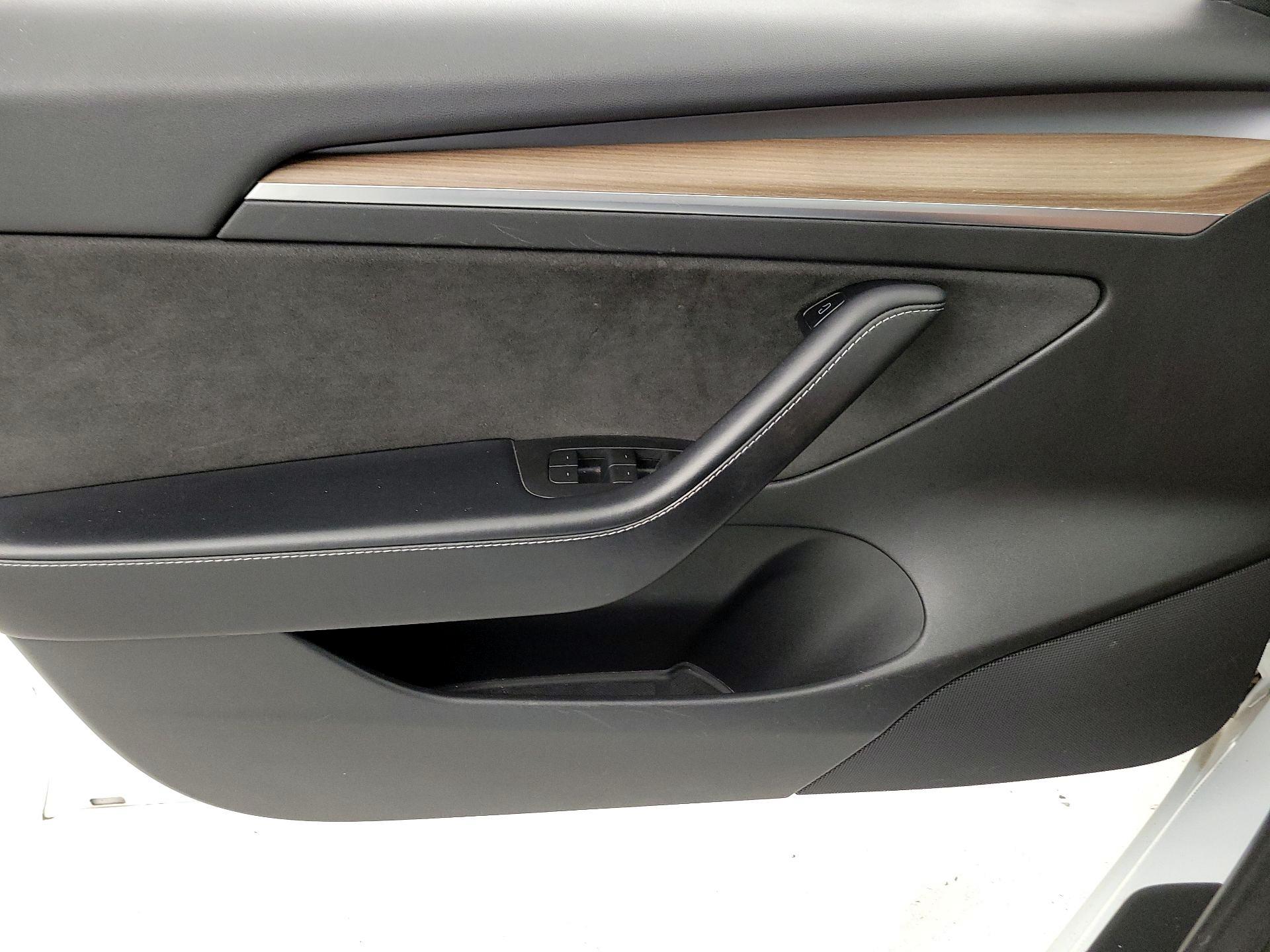 Thumbnail: 2022 Tesla Model 3 - 12