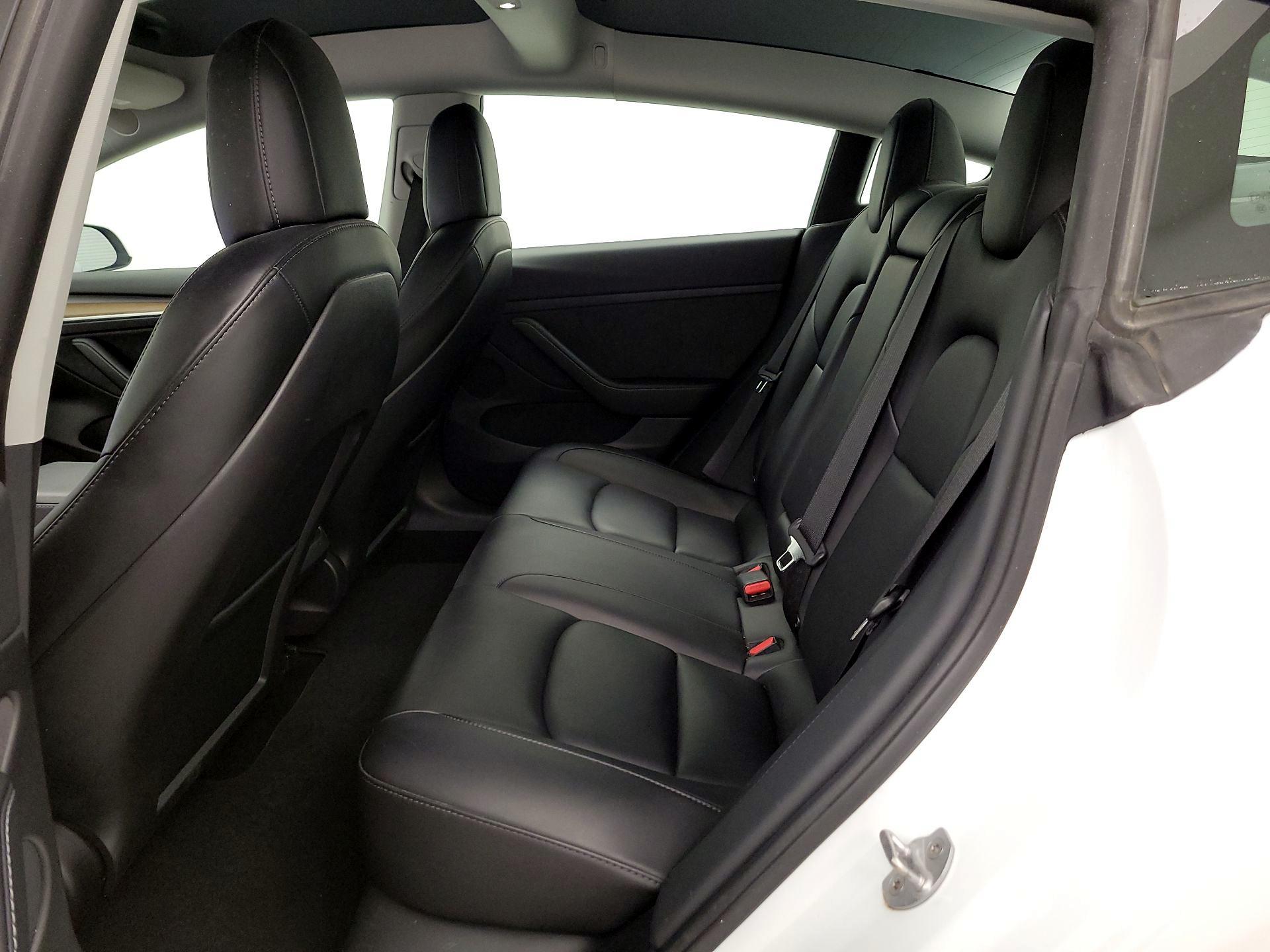 Thumbnail: 2022 Tesla Model 3 - 19