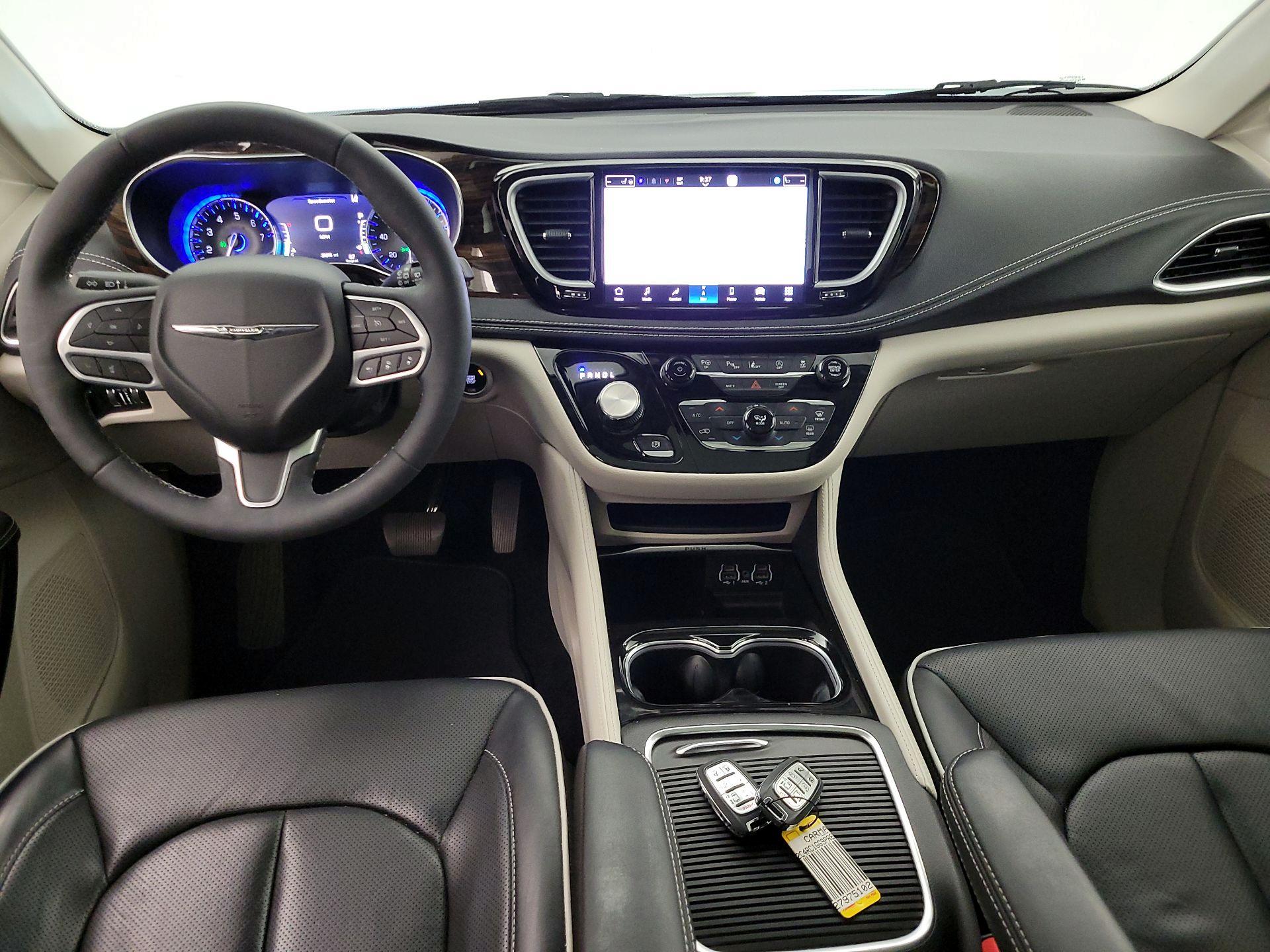 Thumbnail: 2023 Chrysler Pacifica - 9