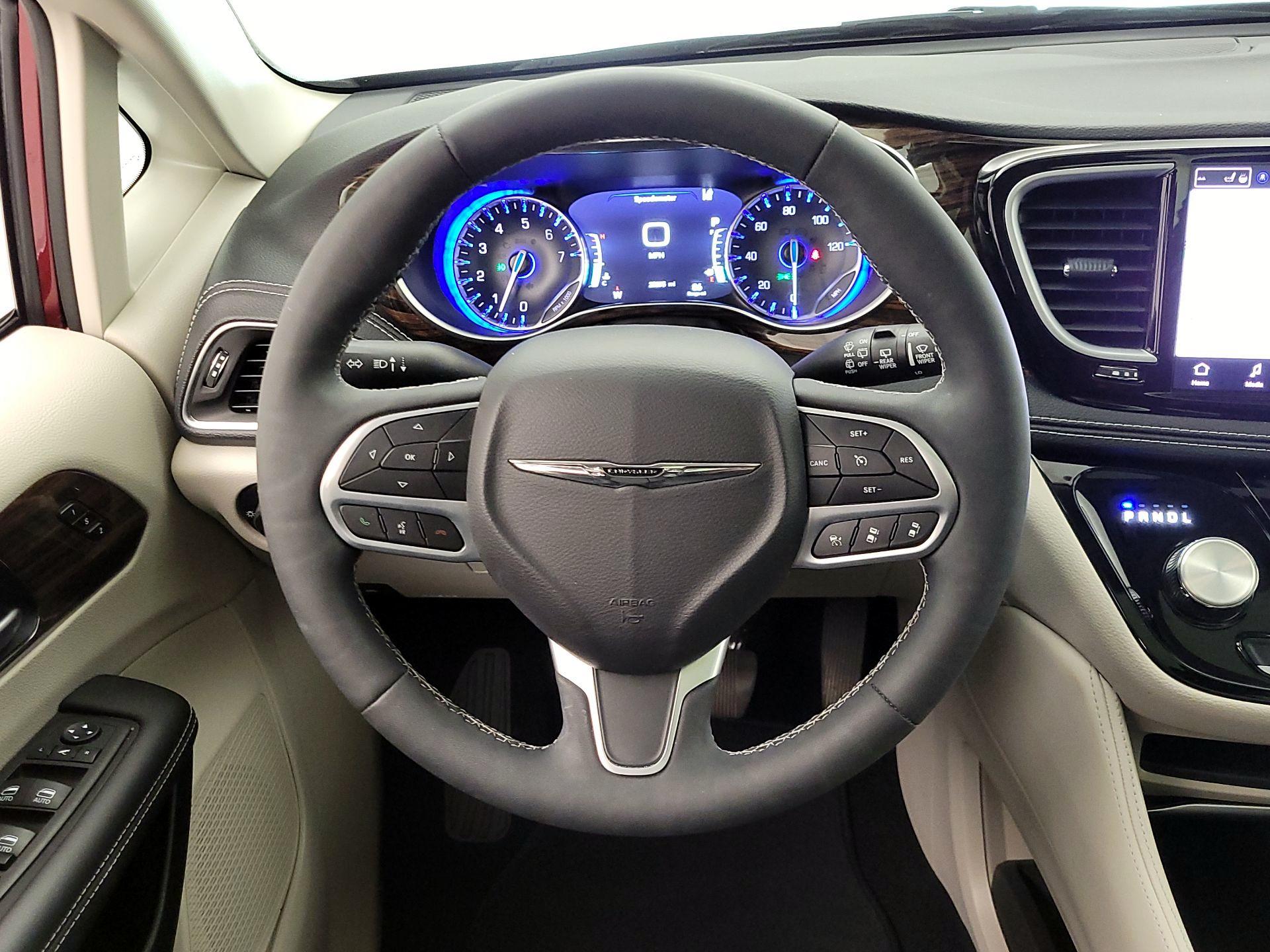 Thumbnail: 2023 Chrysler Pacifica - 10