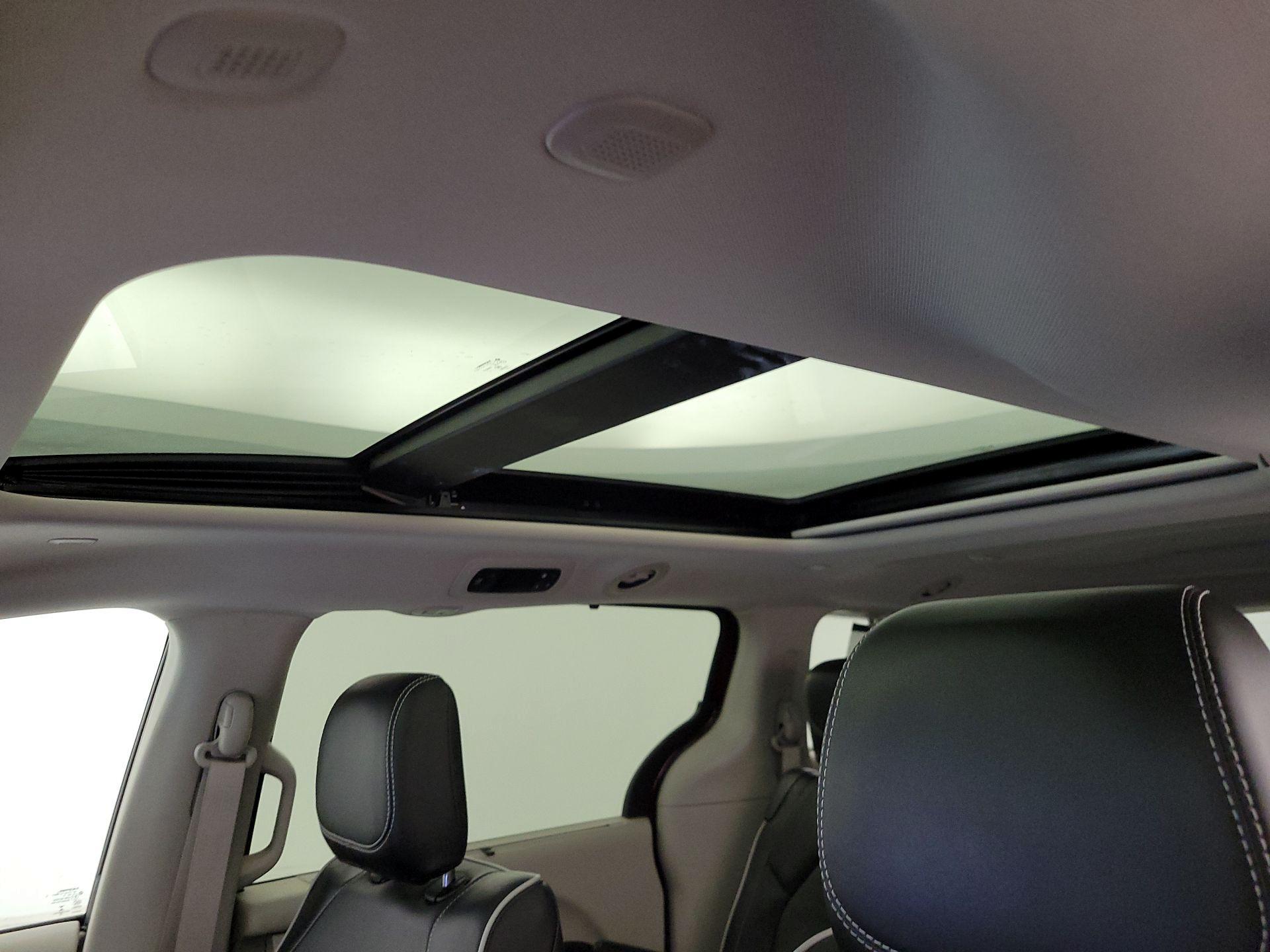 Thumbnail: 2023 Chrysler Pacifica - 20