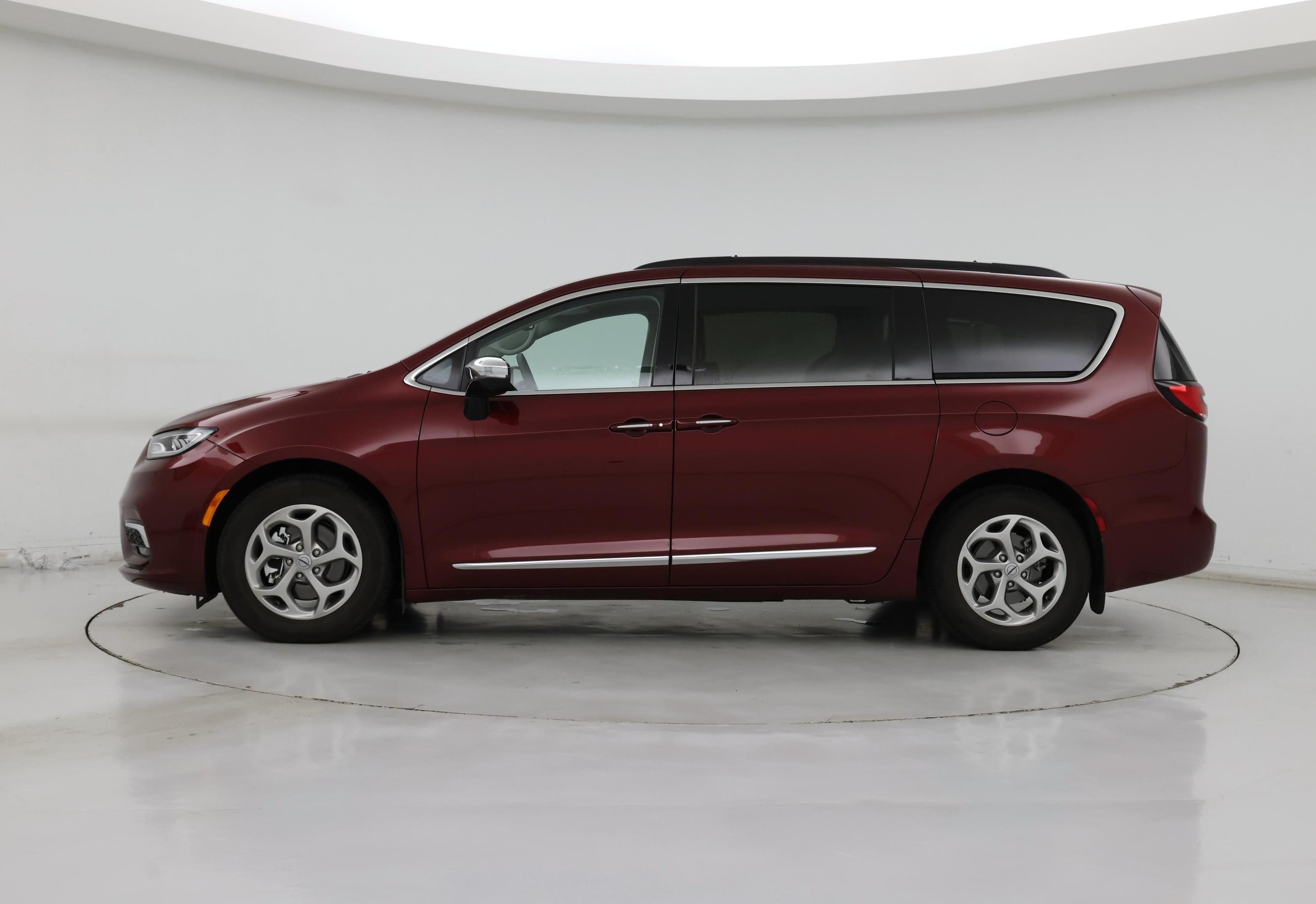 Thumbnail: 2023 Chrysler Pacifica - 3