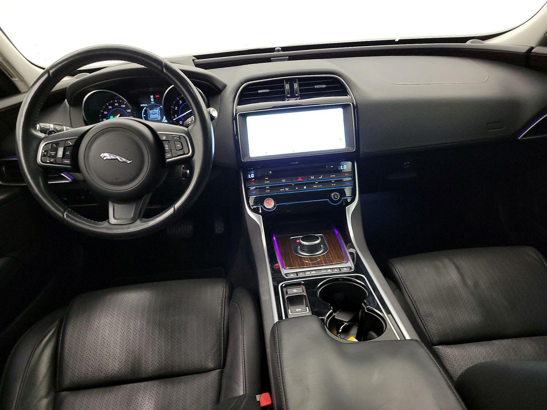 Thumbnail: 2017 Jaguar XE - 9