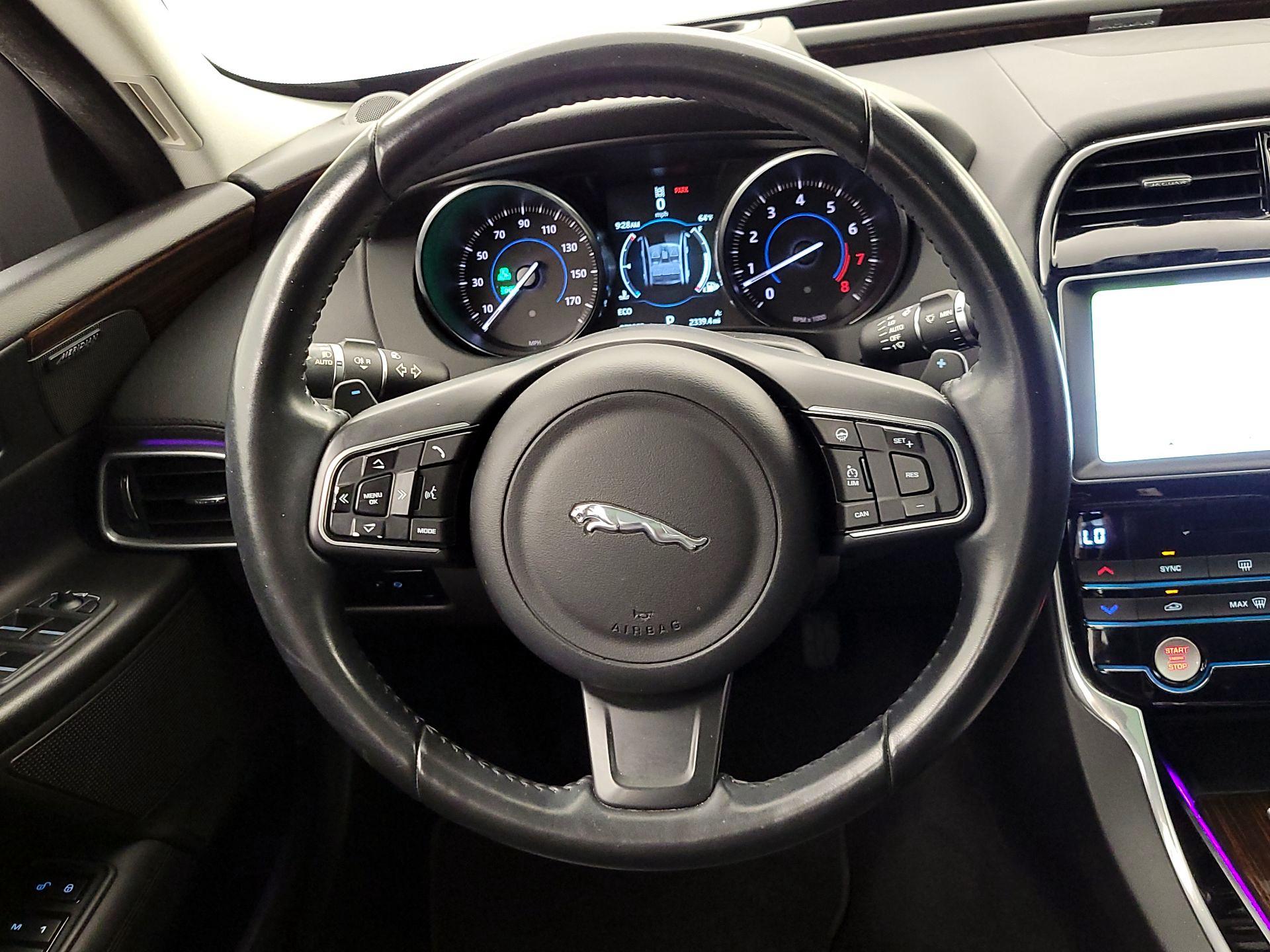 Thumbnail: 2017 Jaguar XE - 10