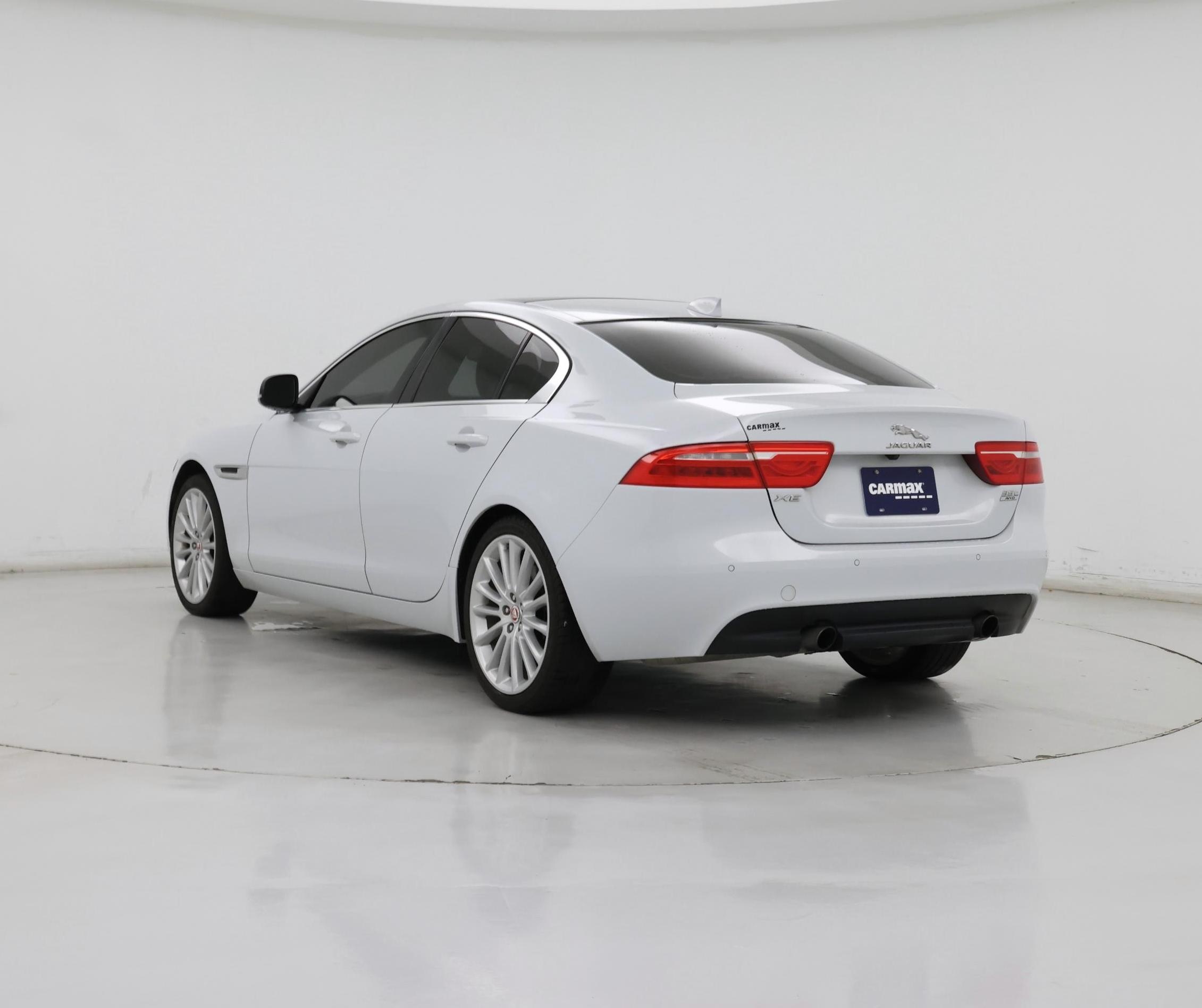 Thumbnail: 2017 Jaguar XE - 2