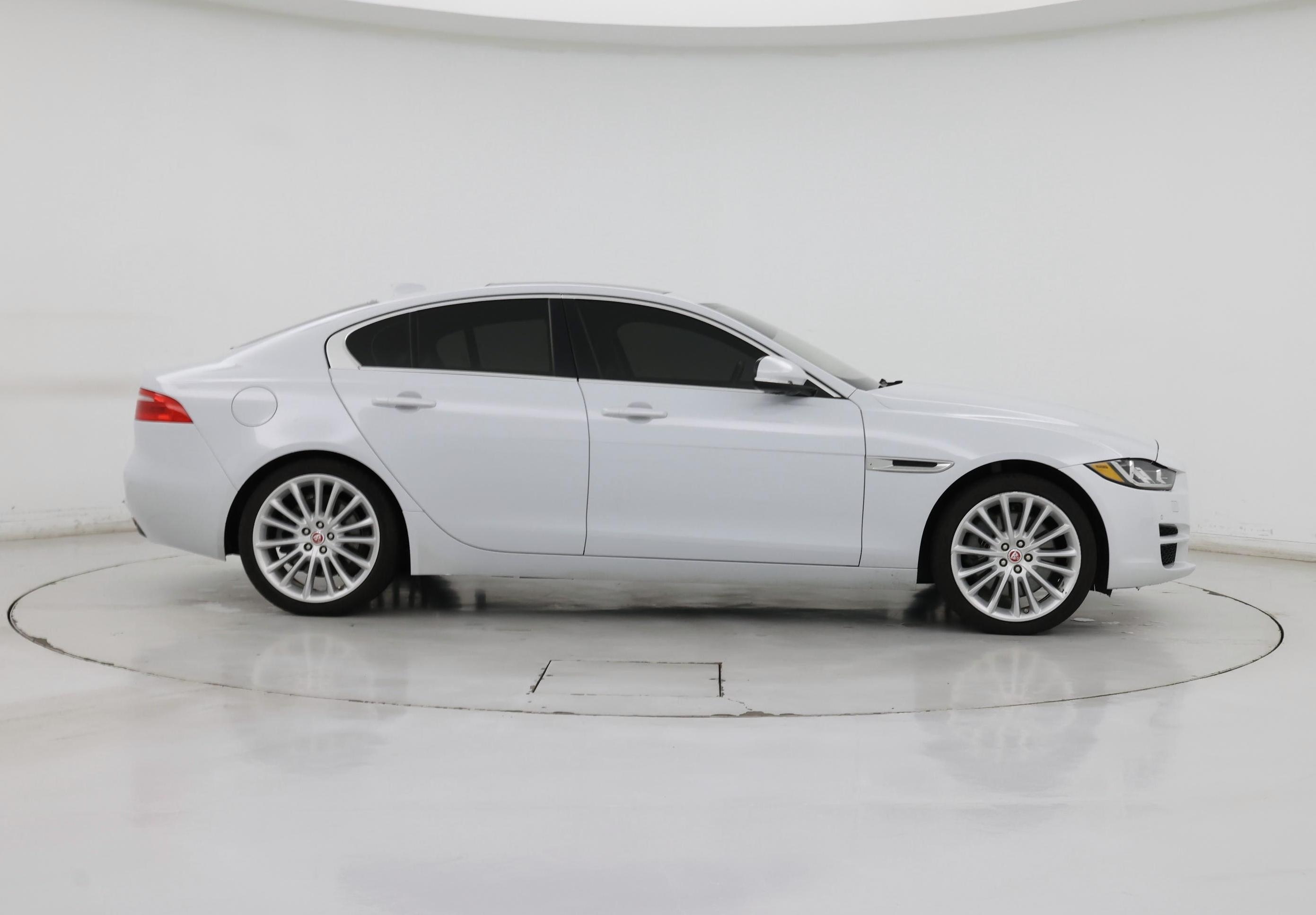 Thumbnail: 2017 Jaguar XE - 7