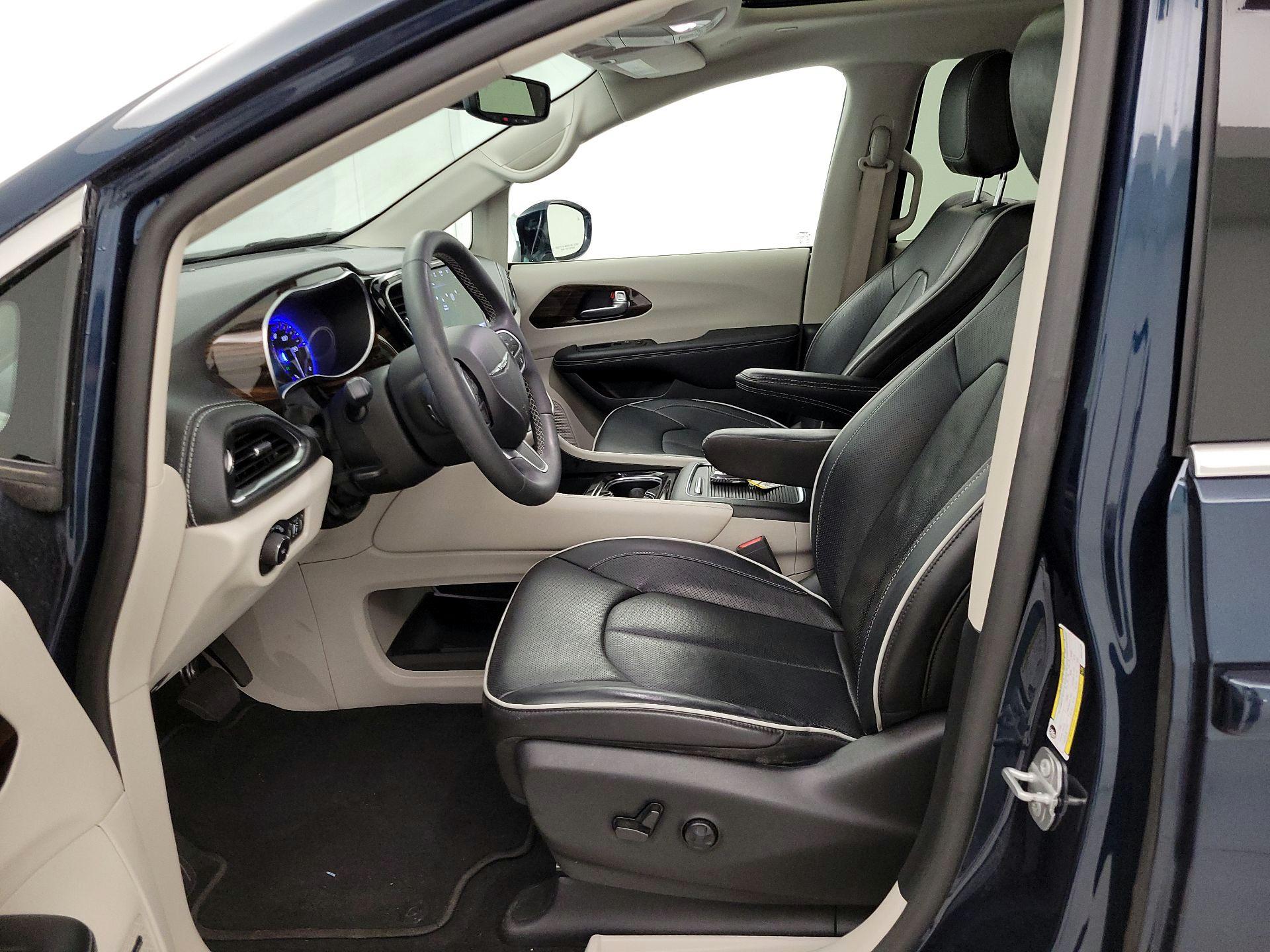 Thumbnail: 2022 Chrysler Pacifica - 11