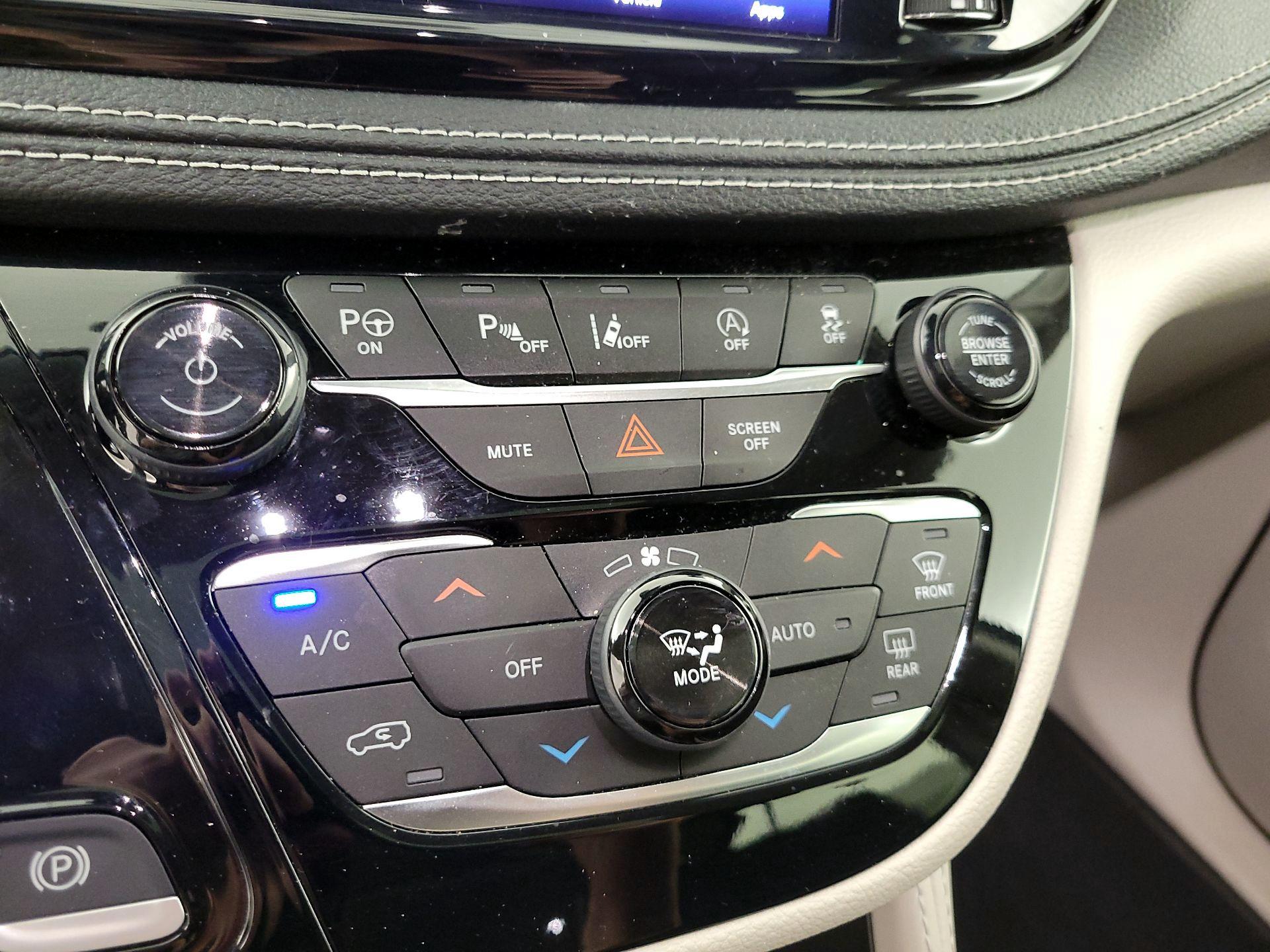 Thumbnail: 2022 Chrysler Pacifica - 17