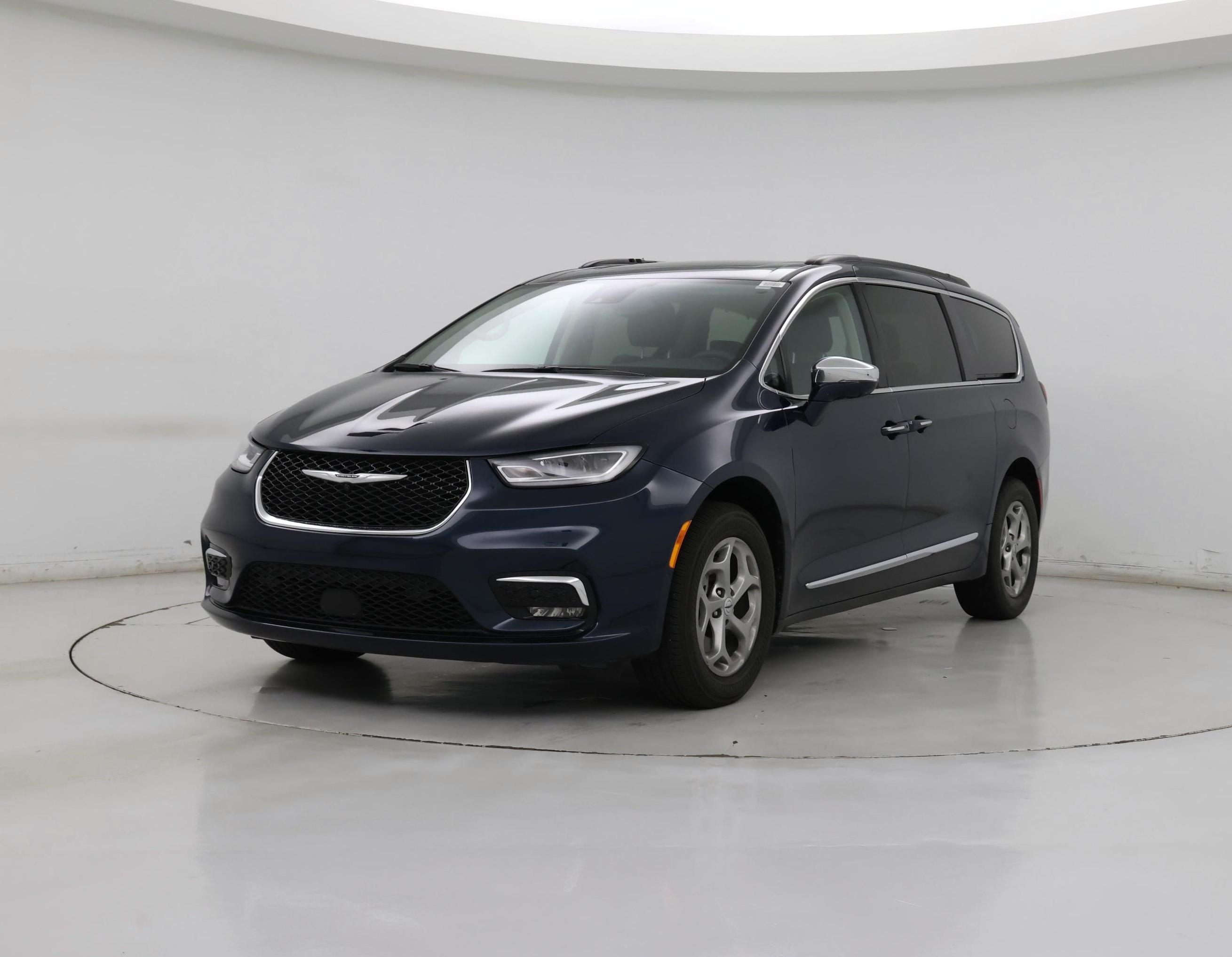 Thumbnail: 2022 Chrysler Pacifica - 4
