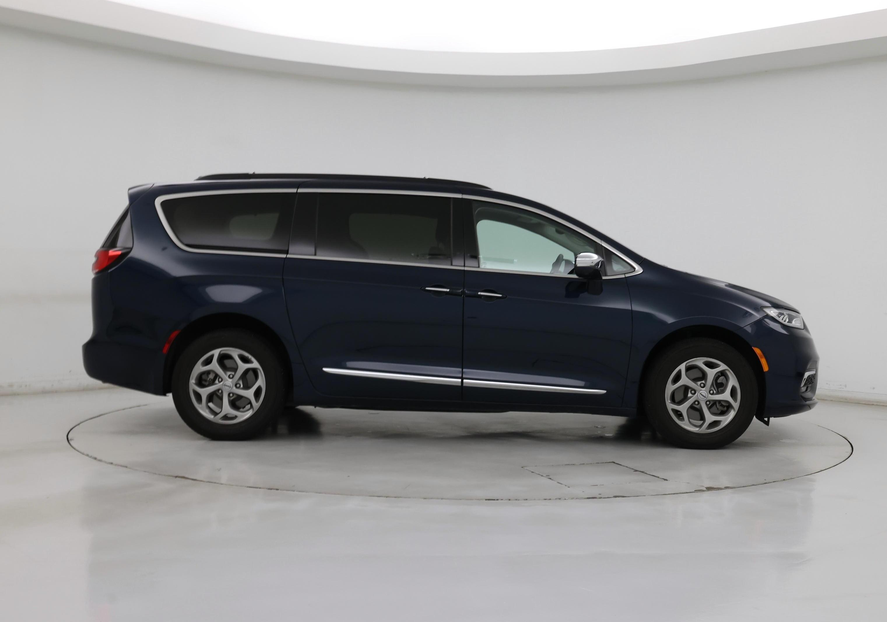 Thumbnail: 2022 Chrysler Pacifica - 7