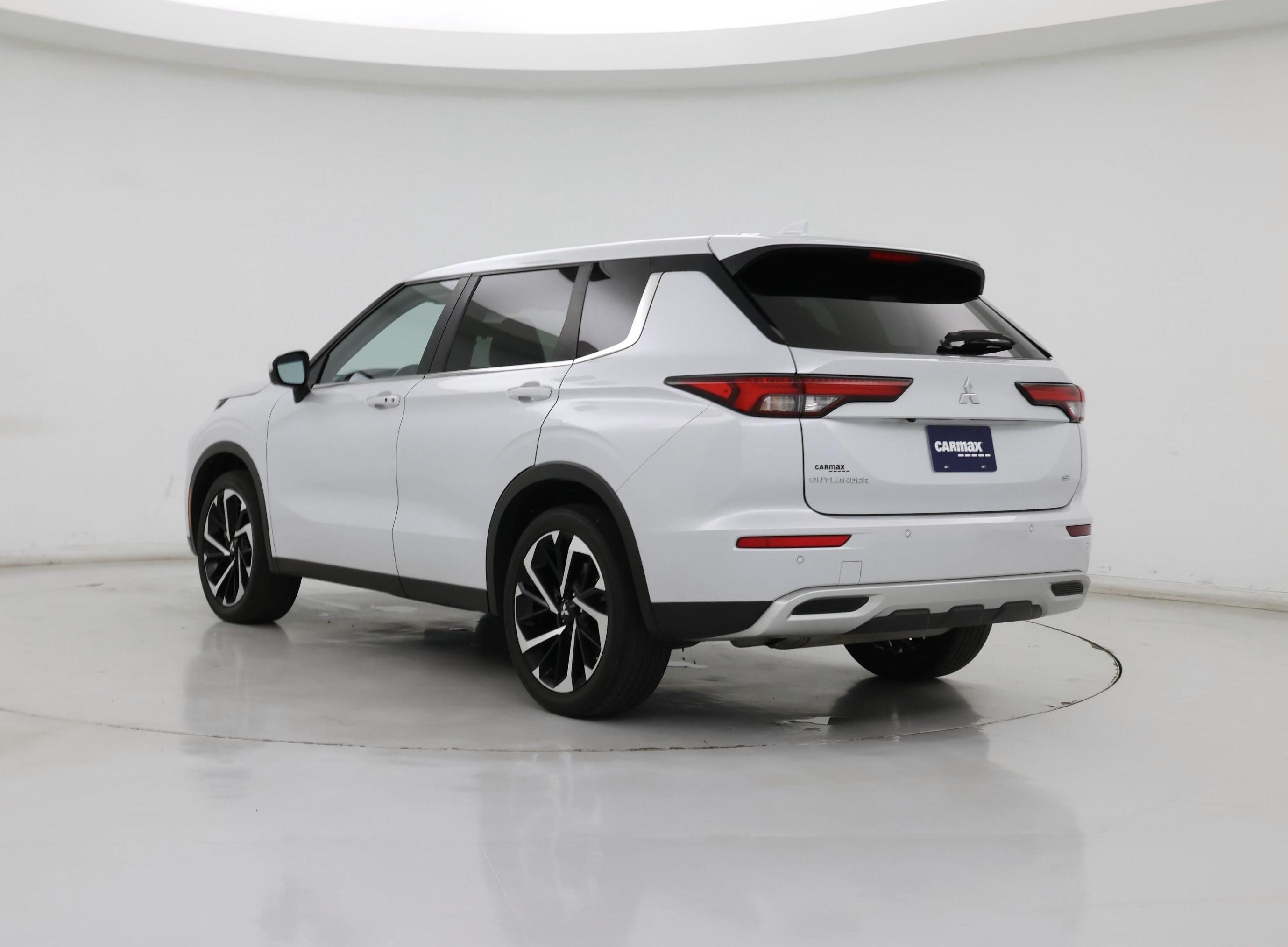 Thumbnail: 2022 Mitsubishi Outlander - 2