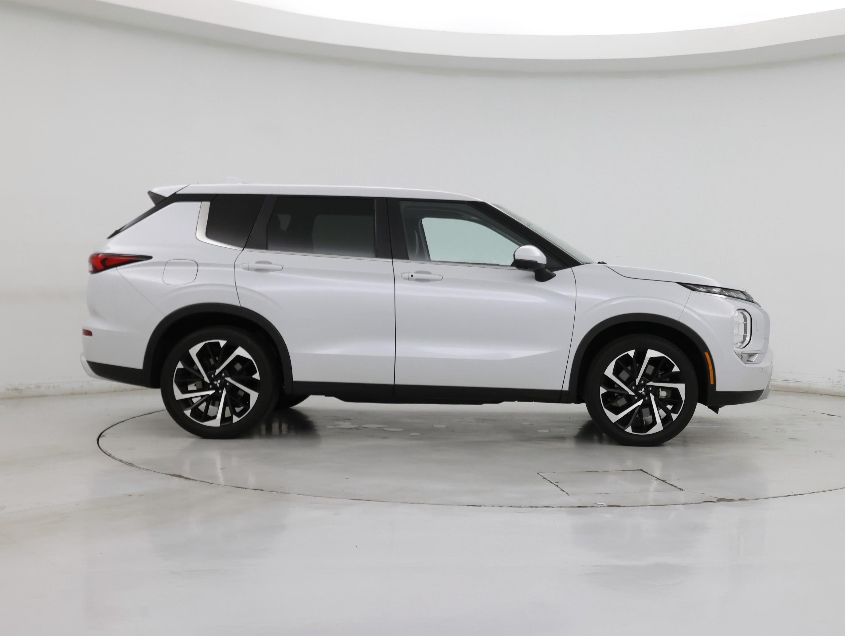 Thumbnail: 2022 Mitsubishi Outlander - 7
