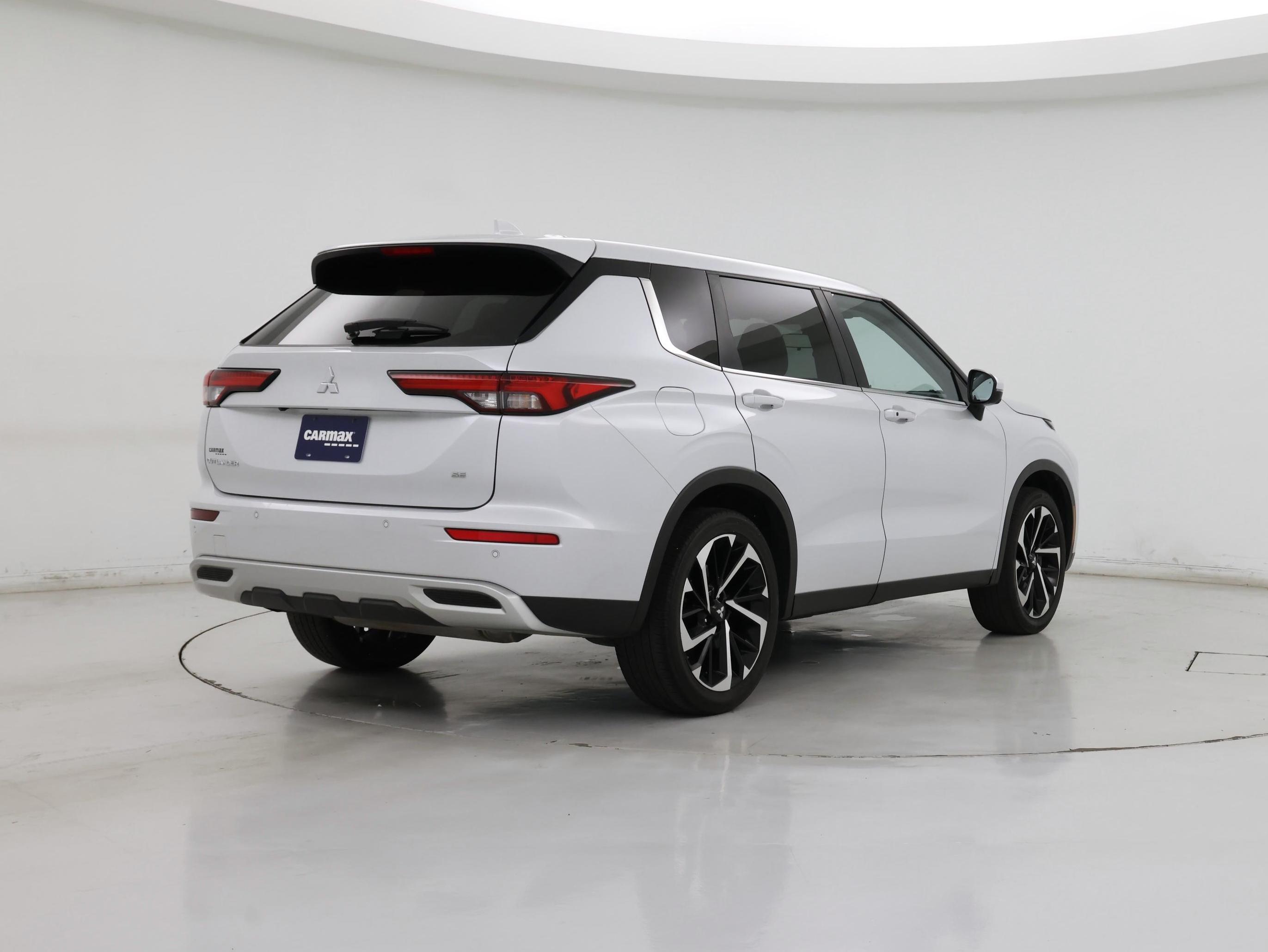 Thumbnail: 2022 Mitsubishi Outlander - 8