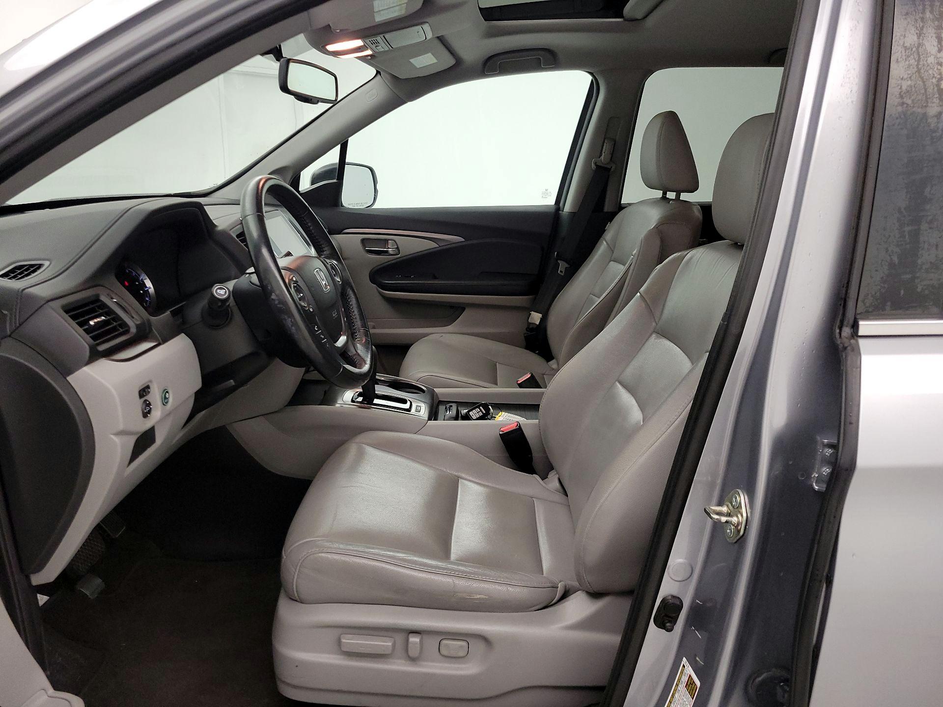 Thumbnail: 2016 Honda Pilot - 11