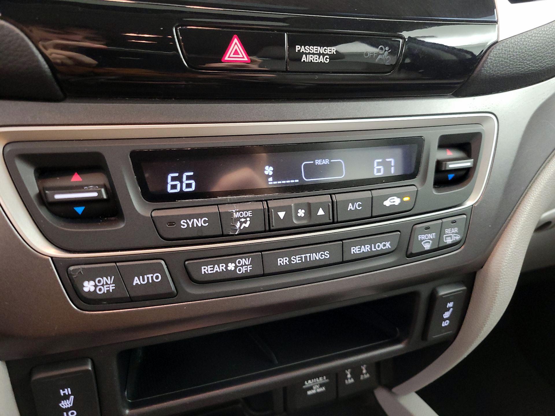 Thumbnail: 2016 Honda Pilot - 16