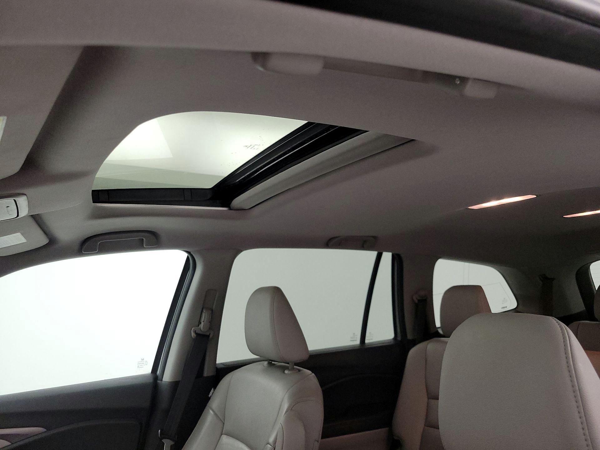 Thumbnail: 2016 Honda Pilot - 19