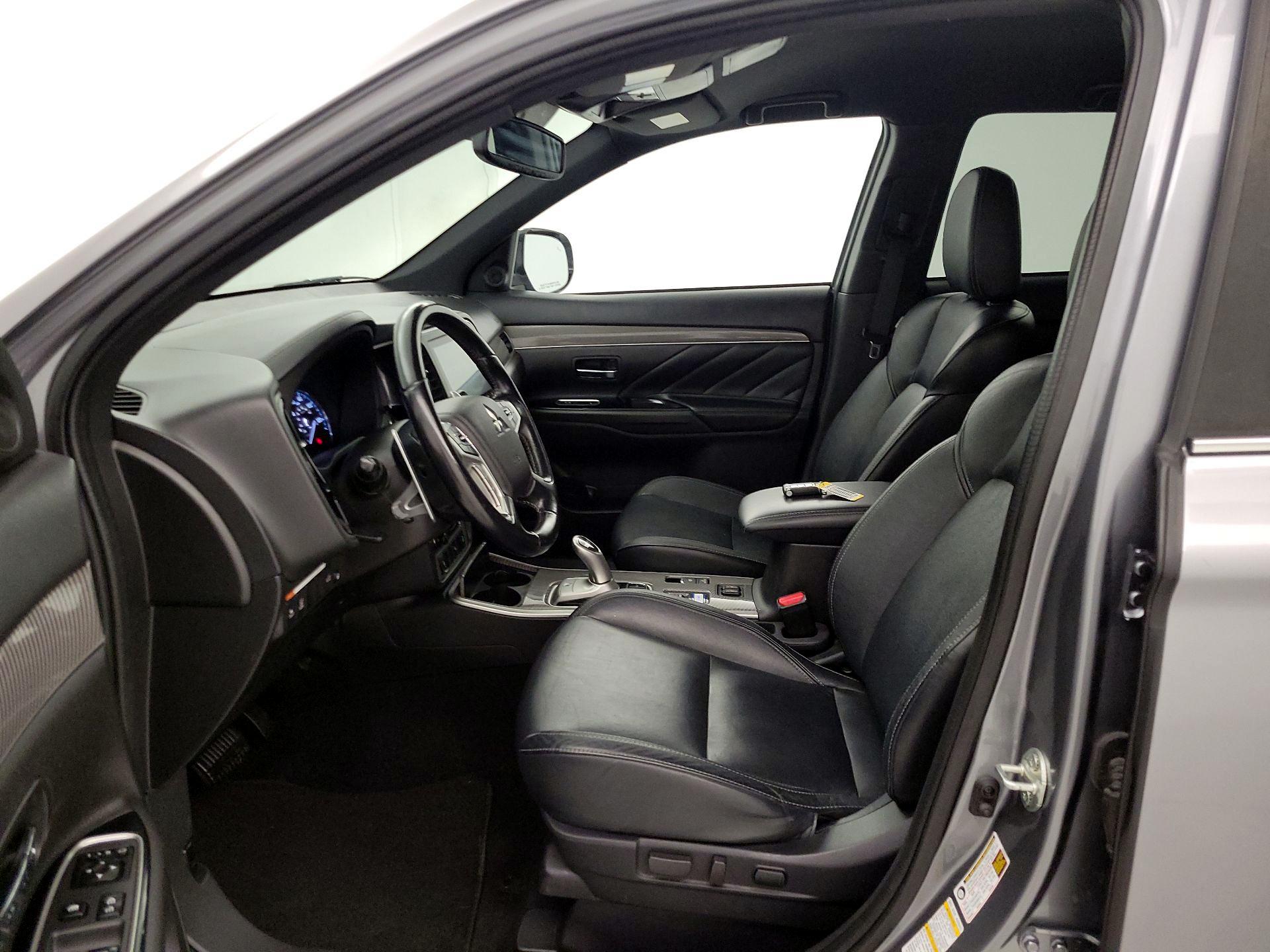 Thumbnail: 2022 Mitsubishi Outlander - 11