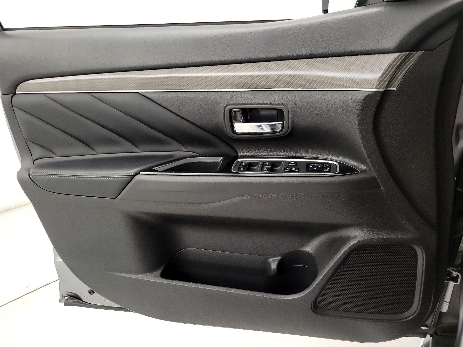 Thumbnail: 2022 Mitsubishi Outlander - 12