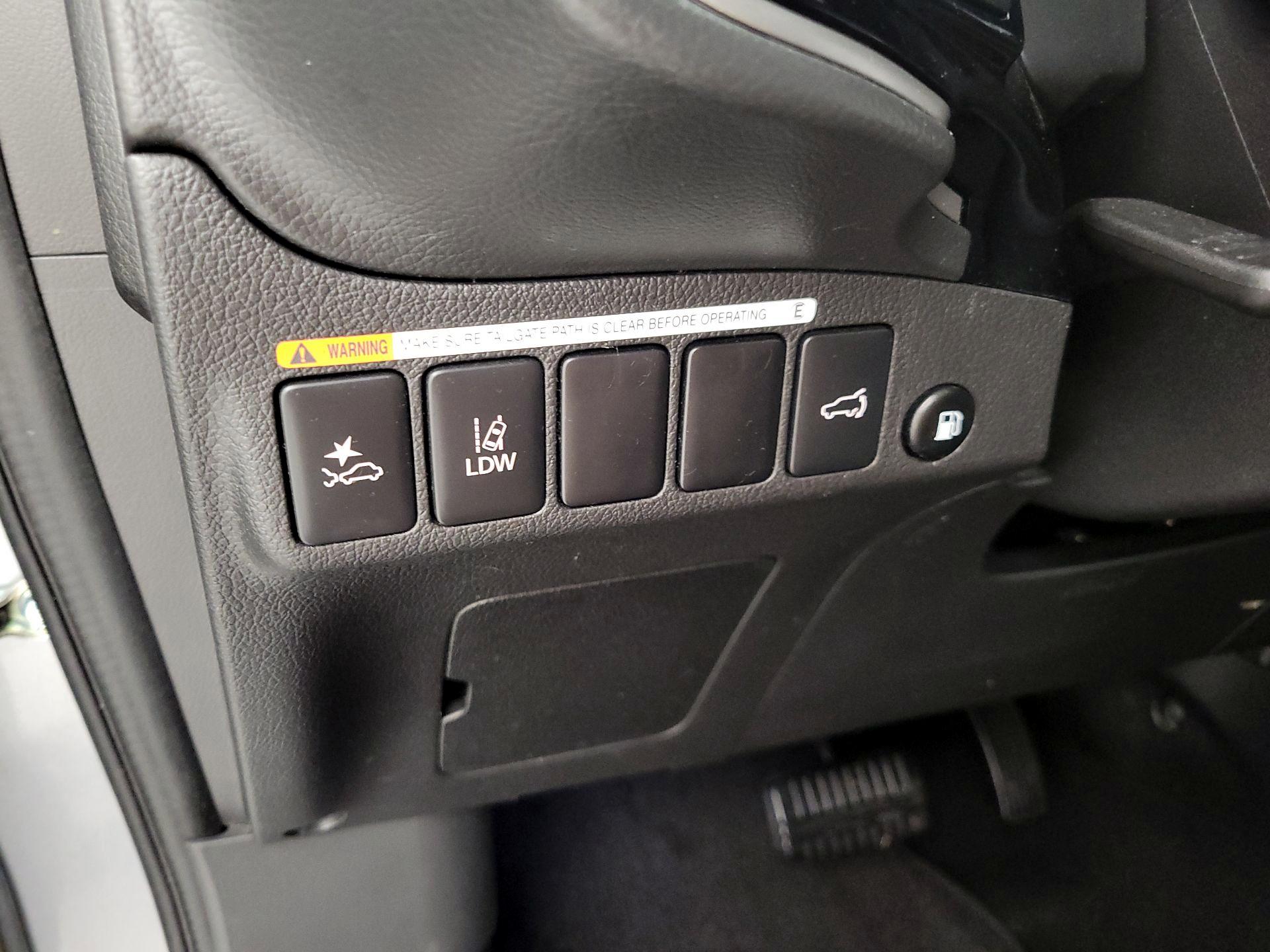 Thumbnail: 2022 Mitsubishi Outlander - 13