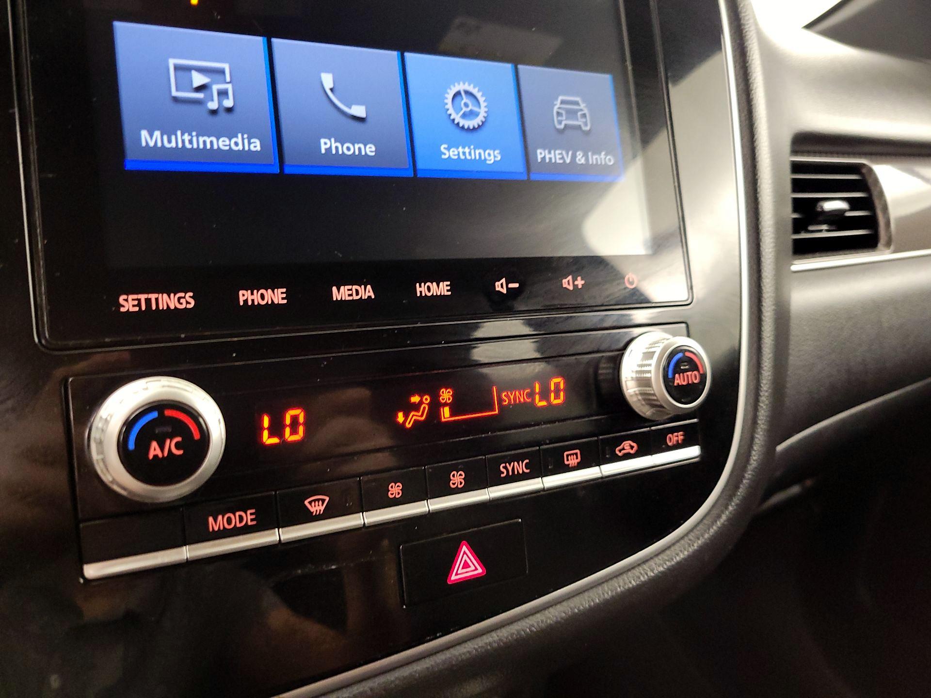 Thumbnail: 2022 Mitsubishi Outlander - 16