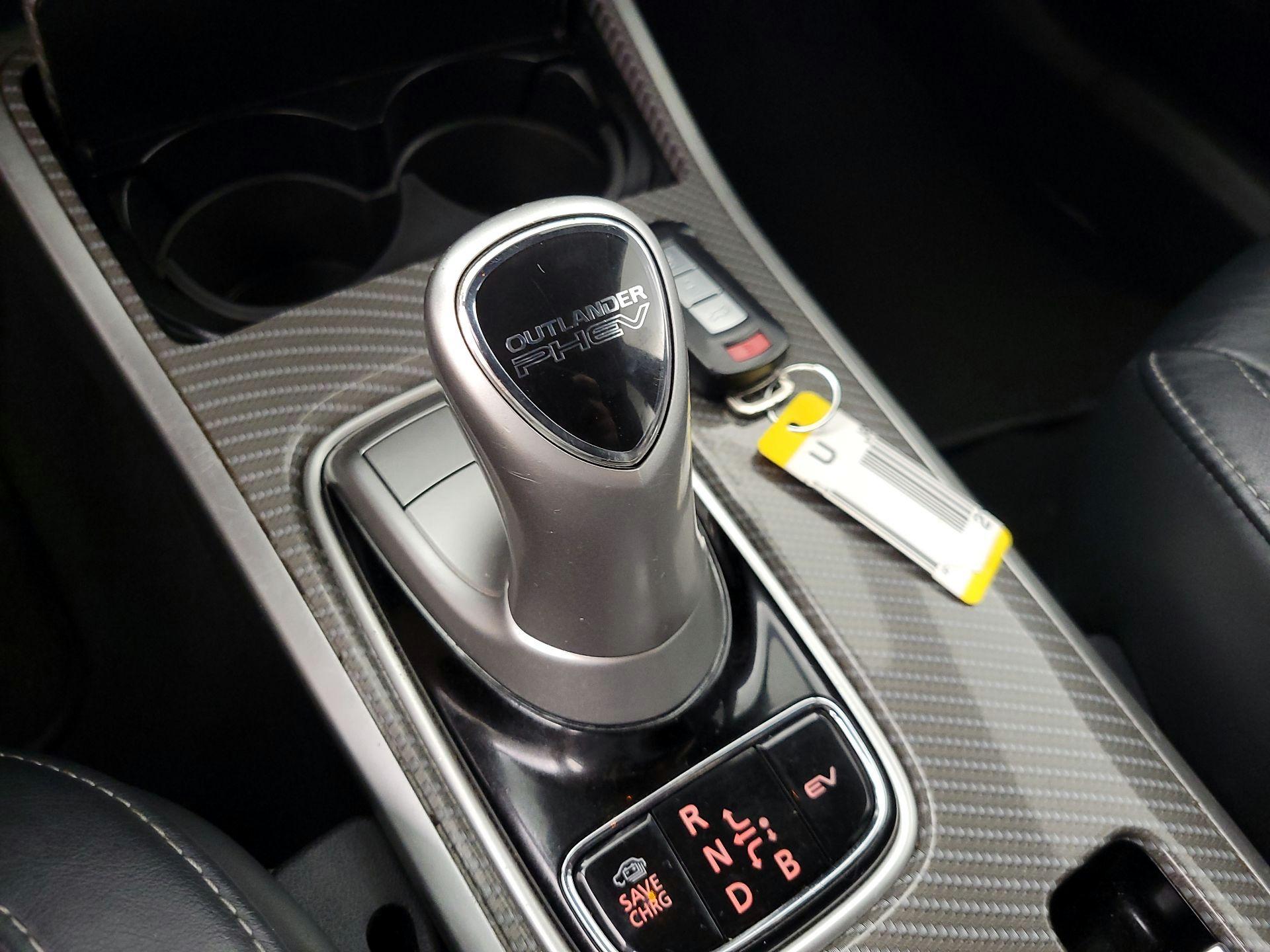 Thumbnail: 2022 Mitsubishi Outlander - 17