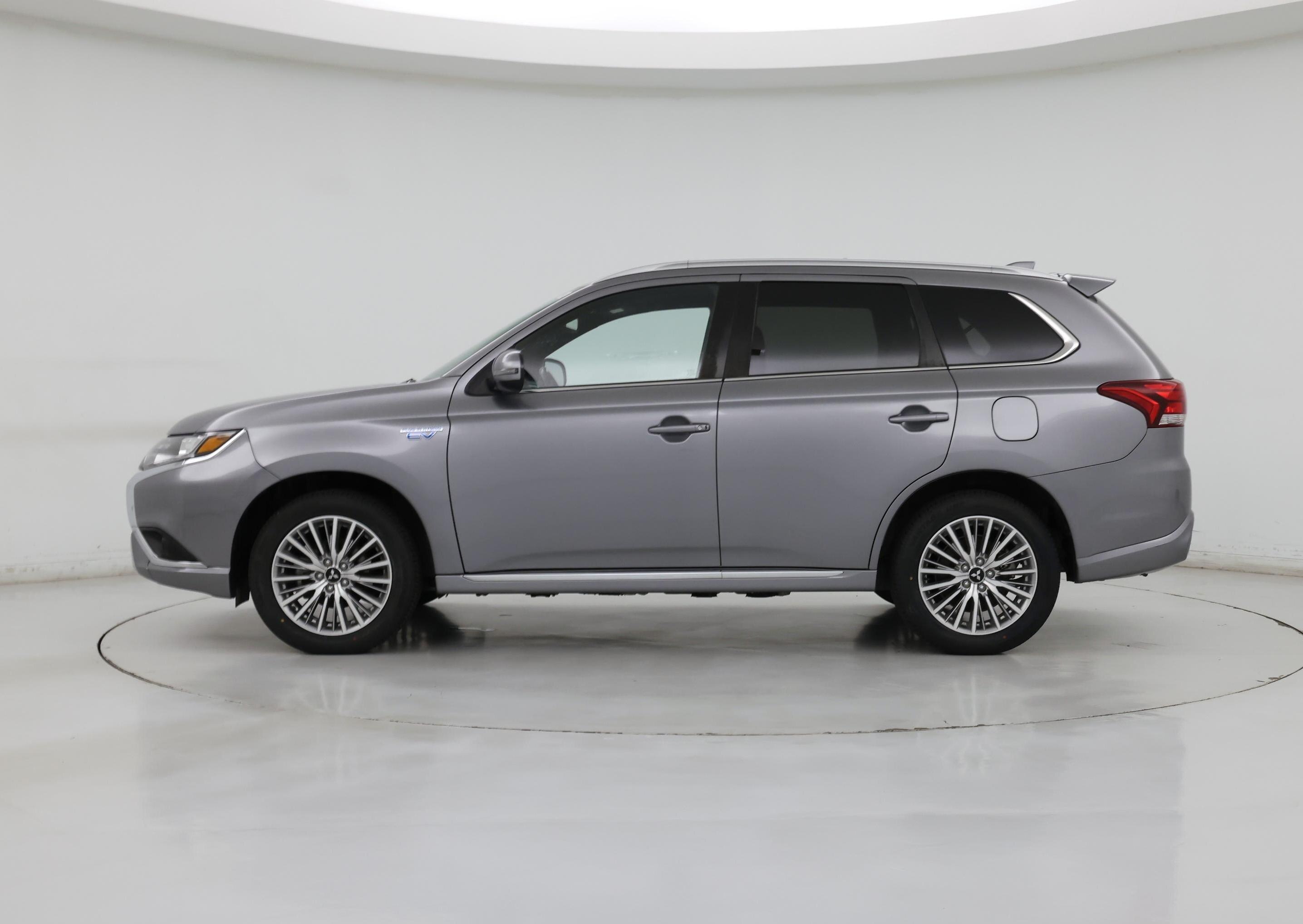 Thumbnail: 2022 Mitsubishi Outlander - 3