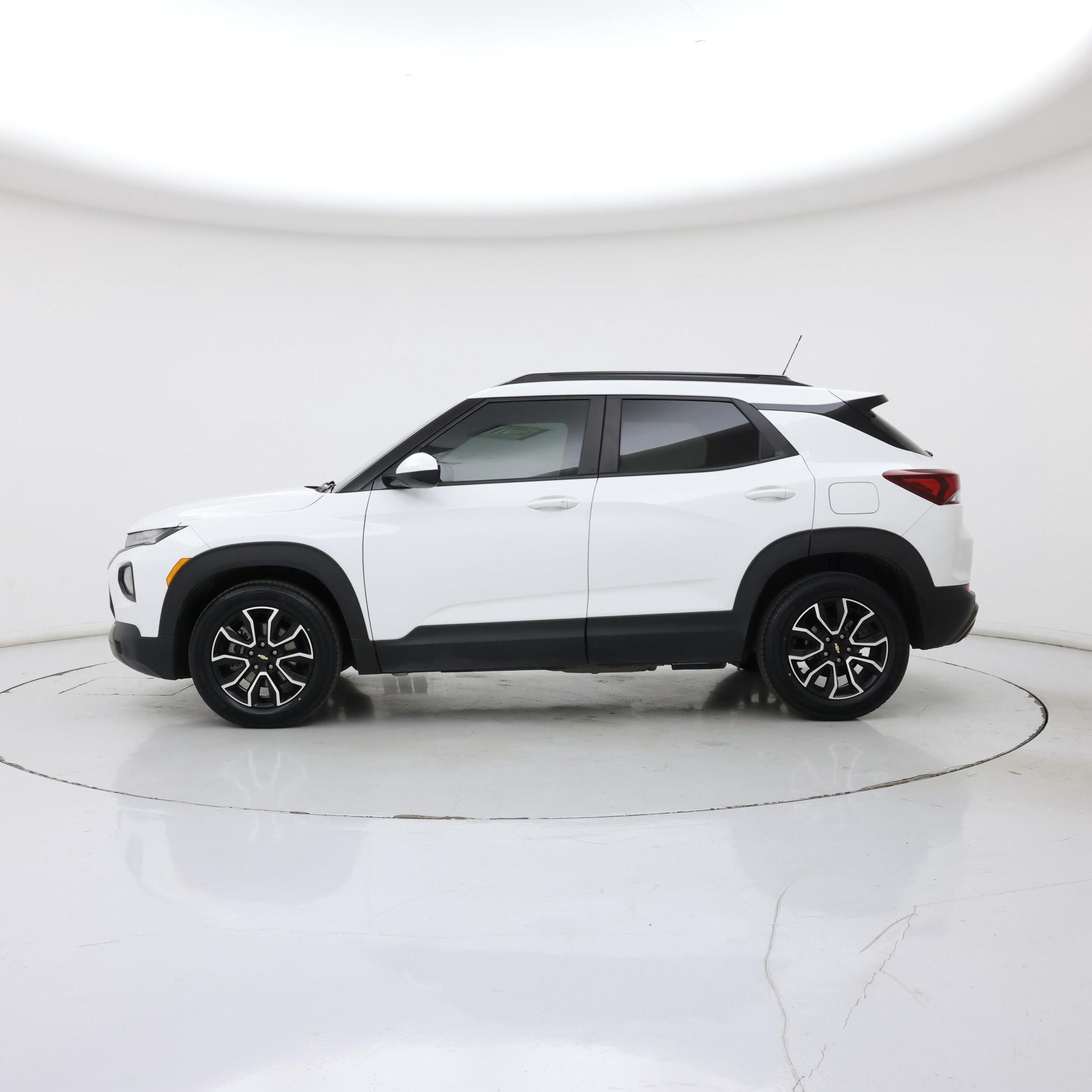 Thumbnail: 2022 Chevrolet TrailBlazer - 3