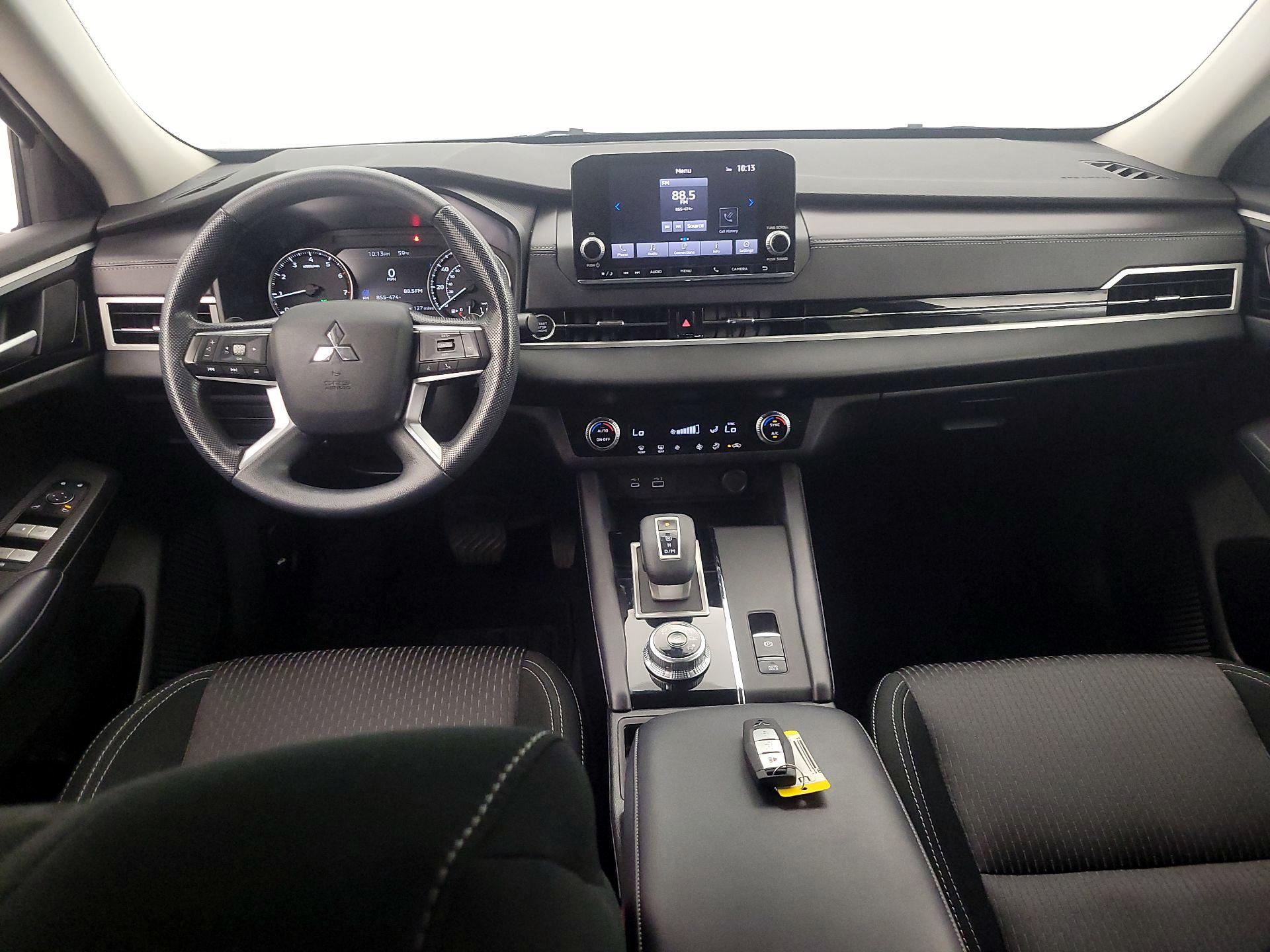 Thumbnail: 2024 Mitsubishi Outlander - 9