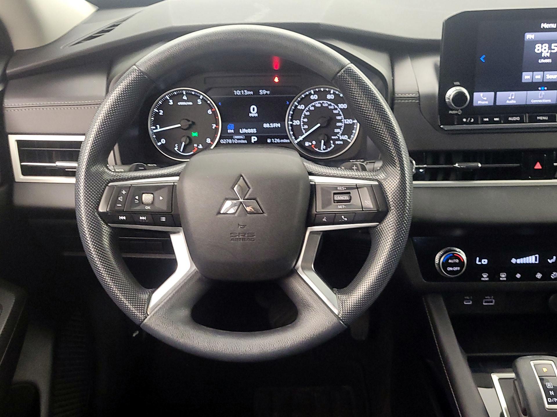 Thumbnail: 2024 Mitsubishi Outlander - 10