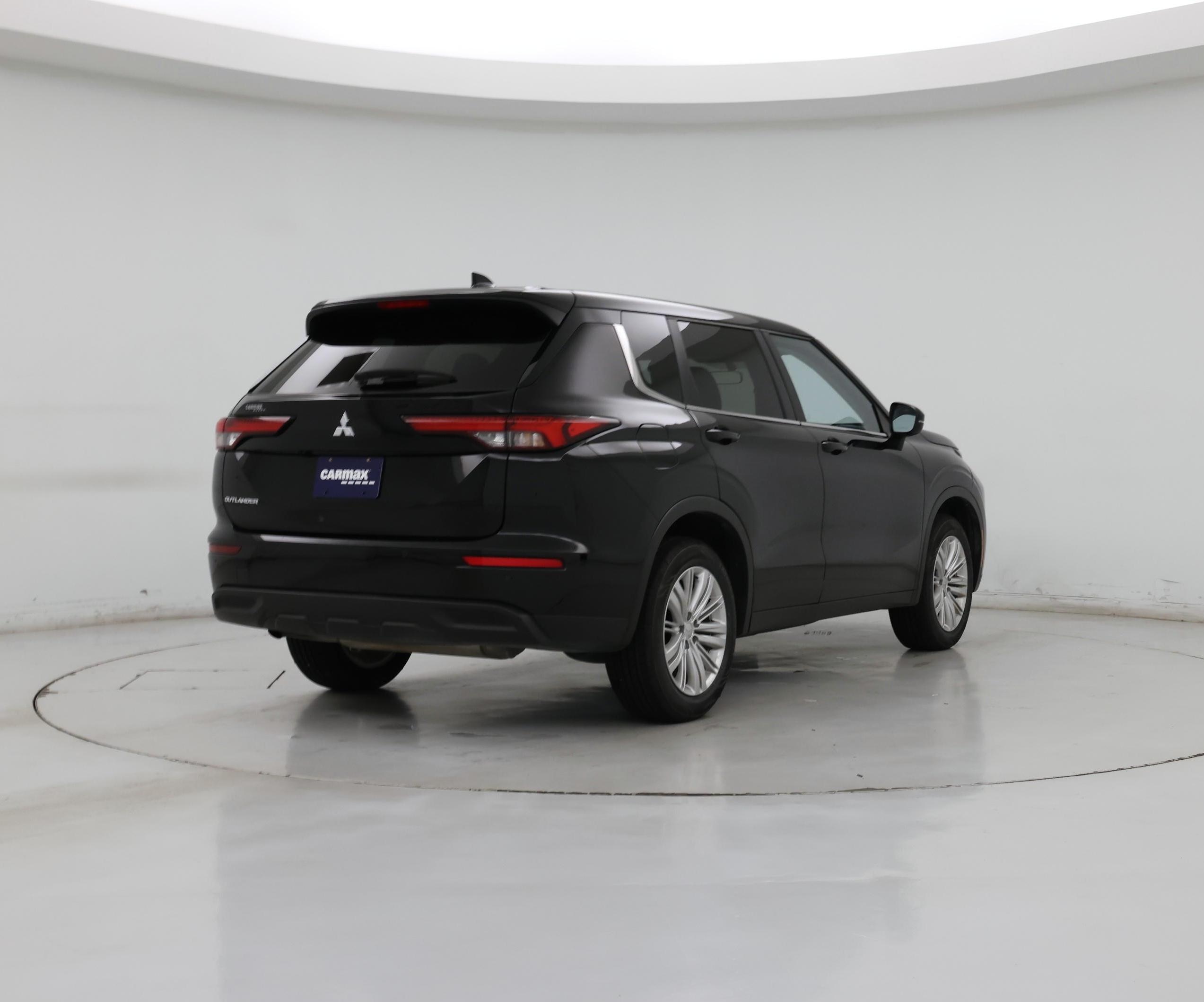 Thumbnail: 2024 Mitsubishi Outlander - 8