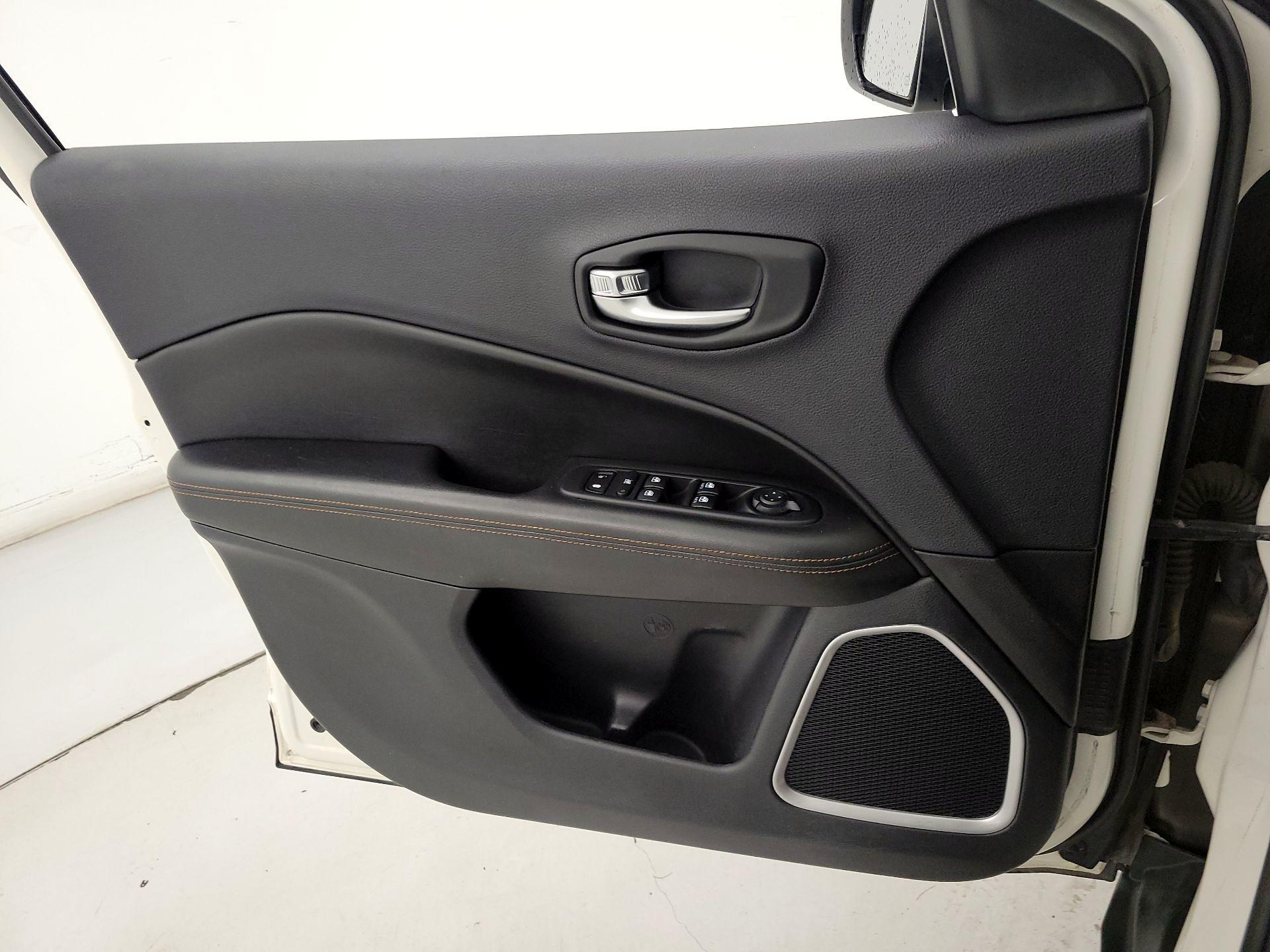 Thumbnail: 2018 Jeep Compass - 12