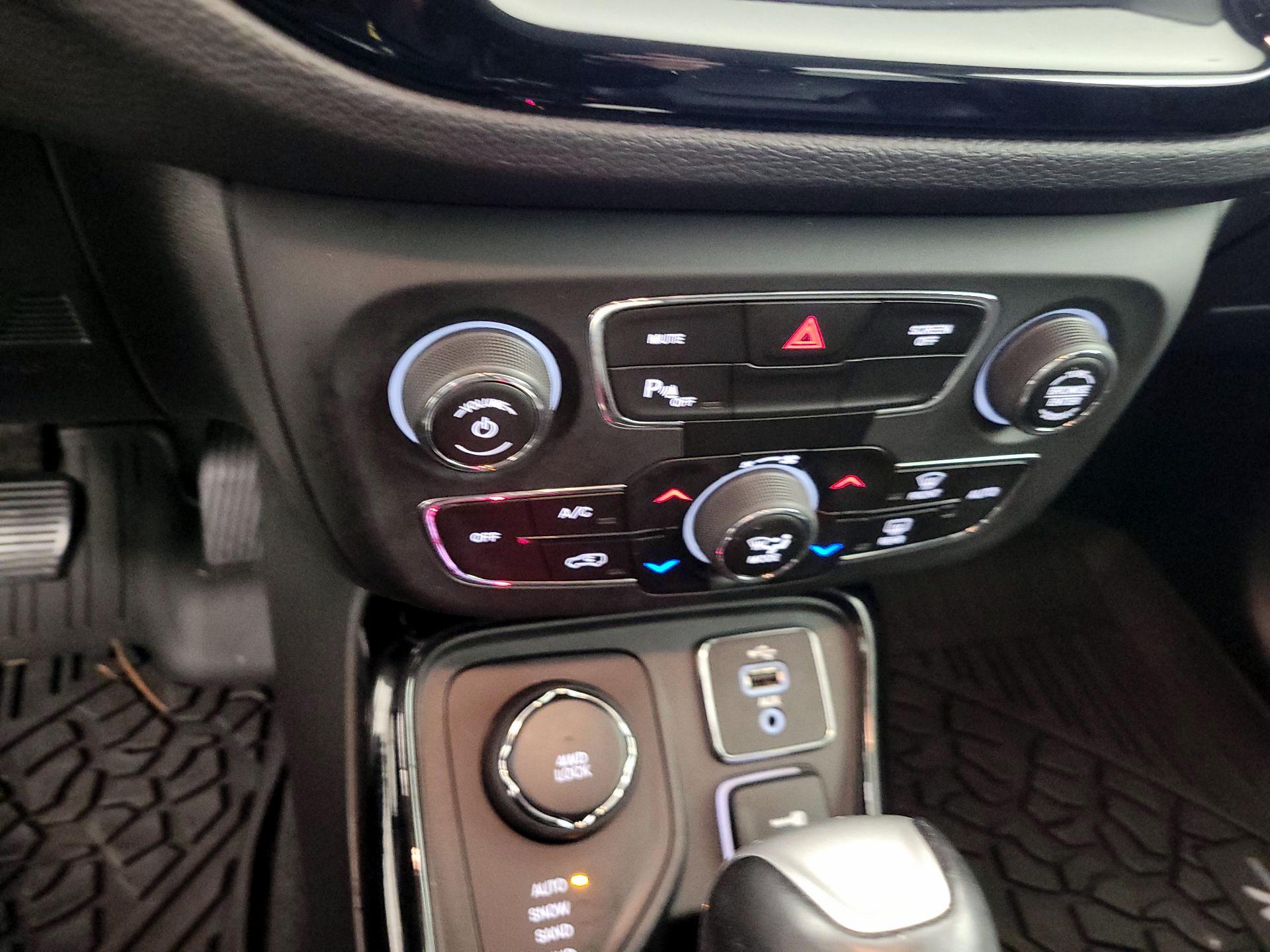 Thumbnail: 2018 Jeep Compass - 16