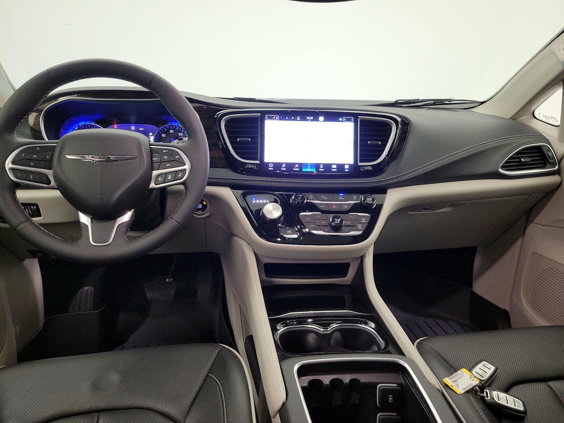 Thumbnail: 2024 Chrysler Pacifica - 9