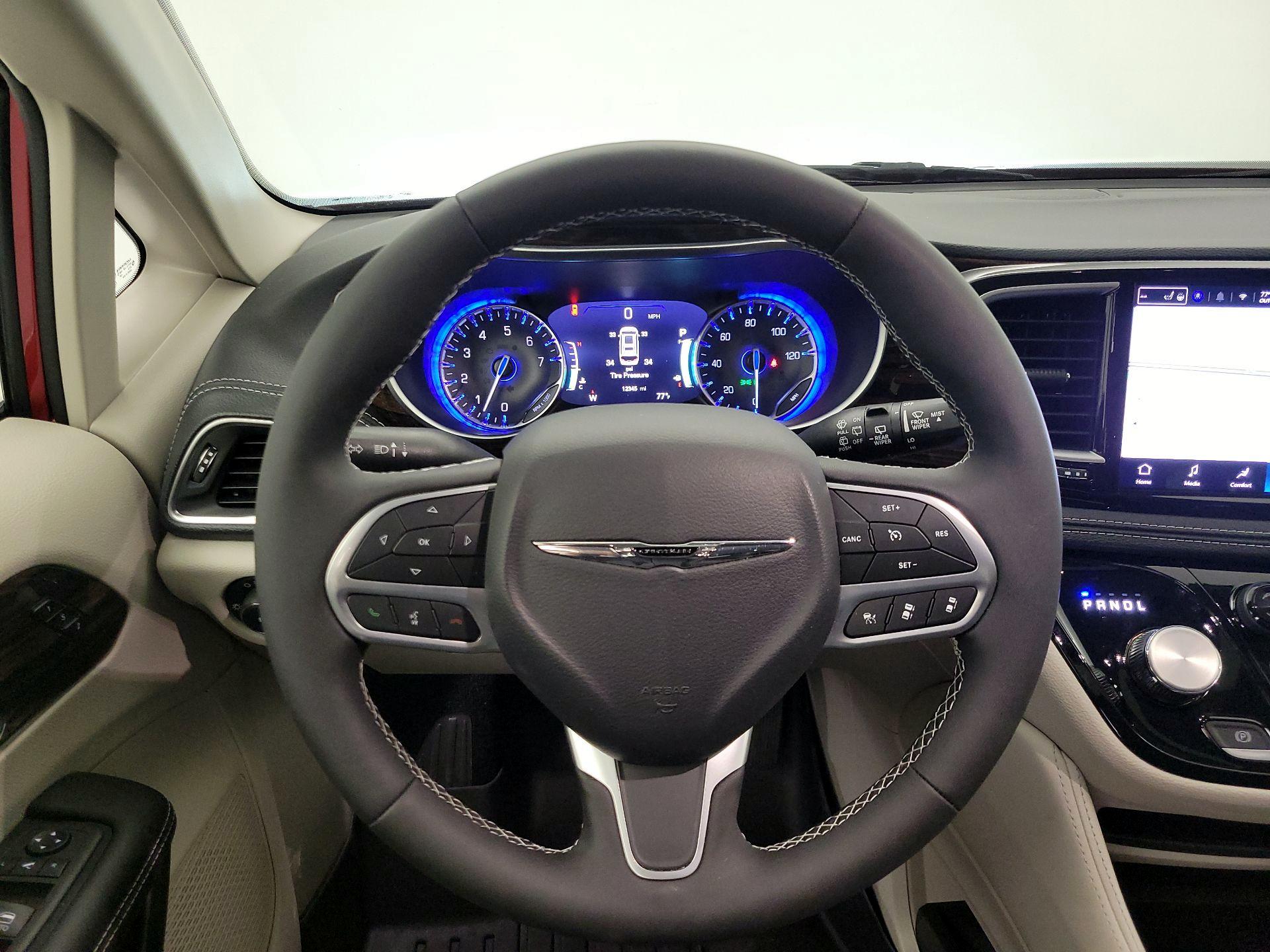 Thumbnail: 2024 Chrysler Pacifica - 10