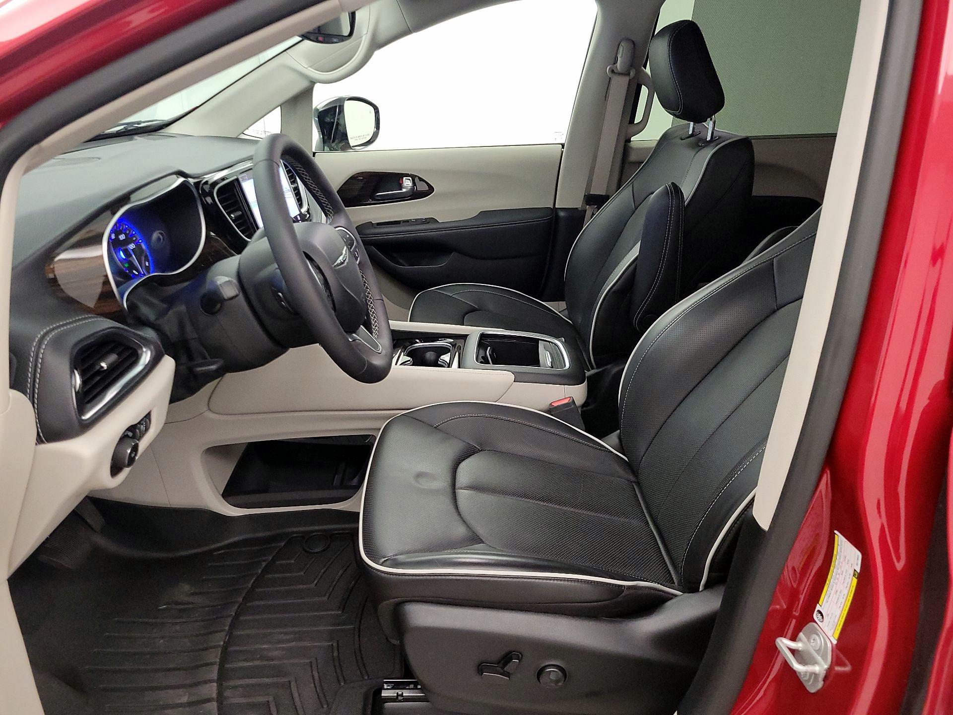 Thumbnail: 2024 Chrysler Pacifica - 11