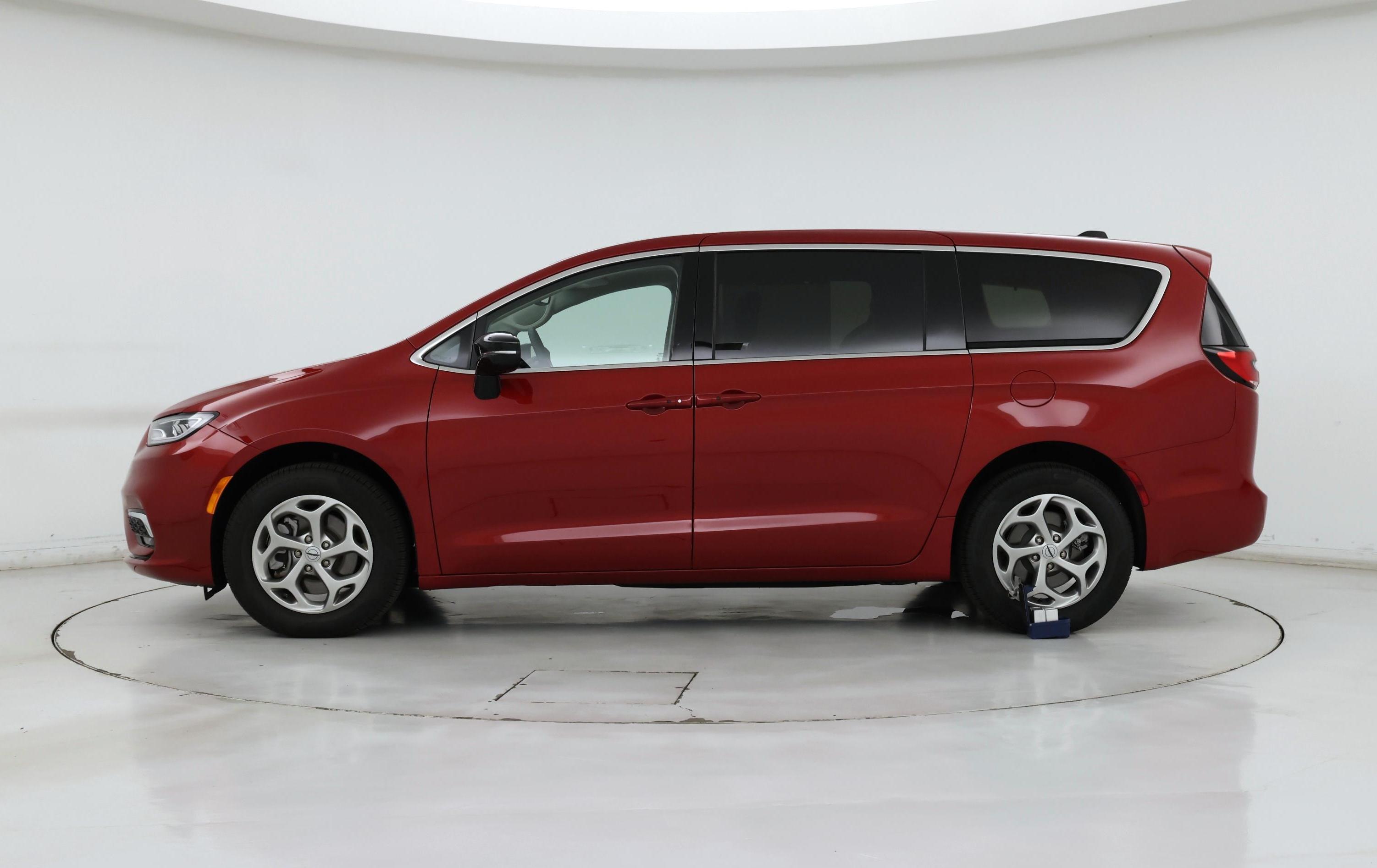 Thumbnail: 2024 Chrysler Pacifica - 3
